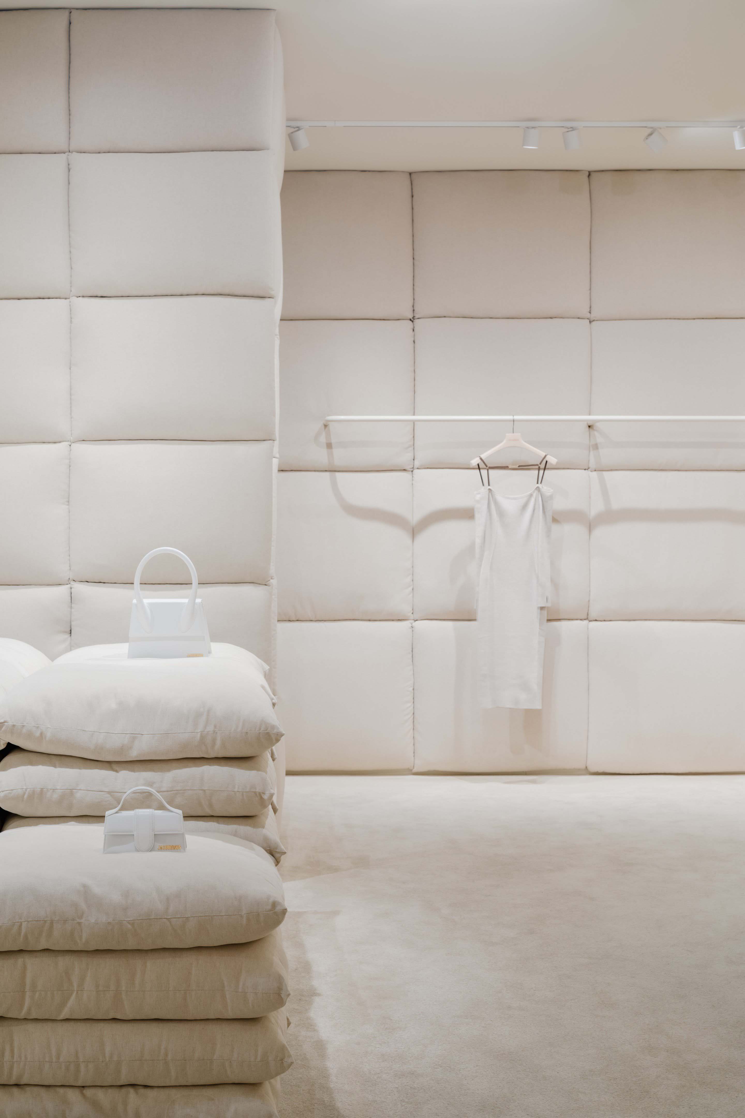 國外服裝店設計,女裝店,服裝概念店,Jacquemus,零售店設計,女裝店設計,精品女裝店,服裝店設計案例,OMA,AMO,巴黎,老佛爺豪斯曼百貨