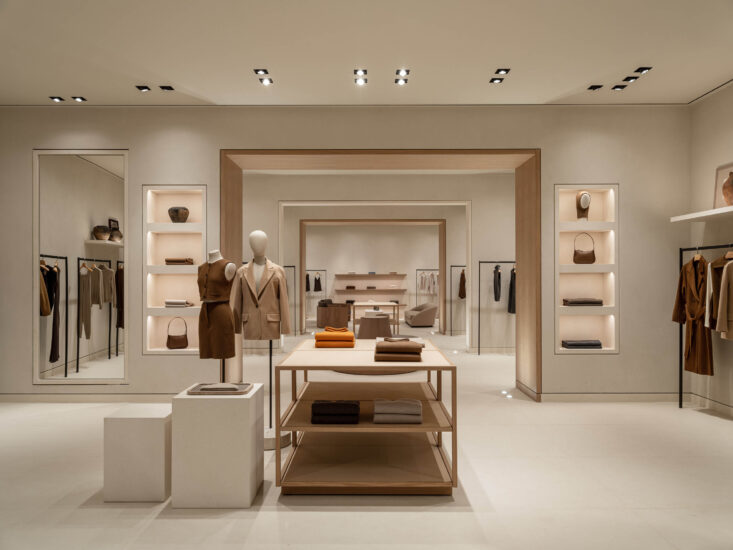 Alexandra Rakhimova | 315㎡,莫斯科12 Storeez服裝品牌店