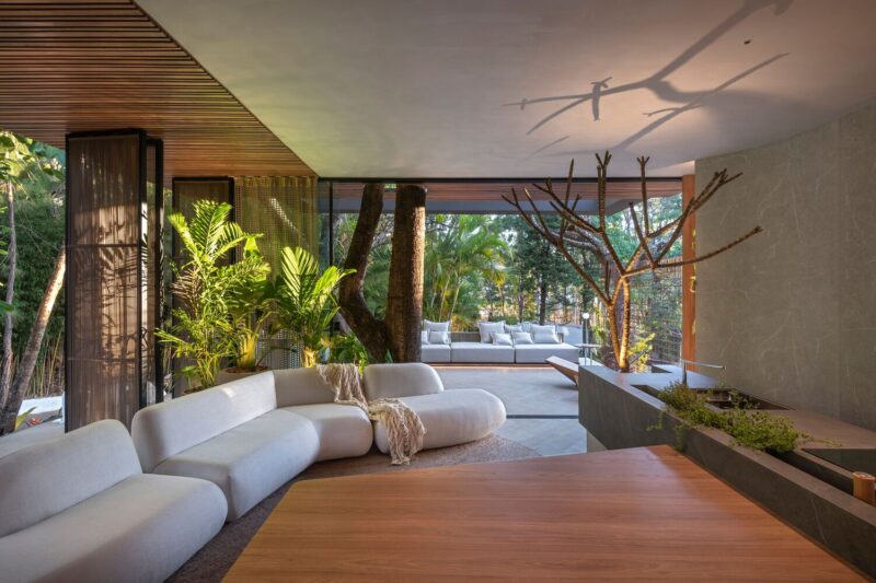 Nídia Duarte Arquitetura〡120㎡，巴西原木質感森林景觀度假小屋