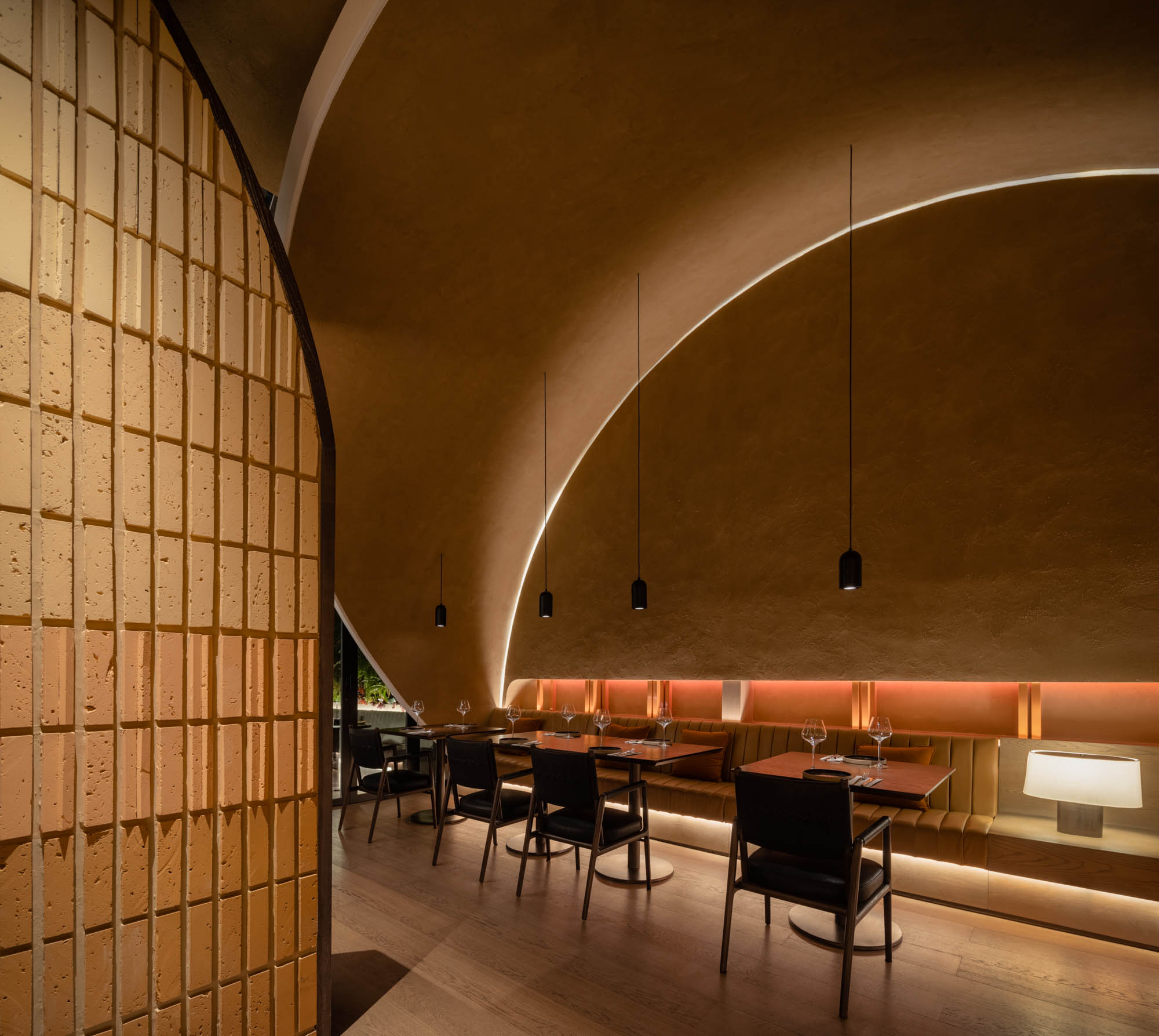 酒吧設計,餐飲空間,餐吧設計,深圳酒吧設計,深圳餐吧設計,RooMoo,餐廳設計案例,酒吧設計案例,餐吧設計案例,COCOPark B3餐酒吧,深圳酒吧,深圳購物公園酒吧,COCOPark B3,RooMoo設計