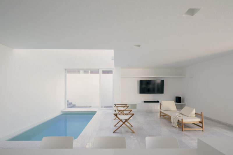 Cotaparedes Arquitectos〡280㎡，墨西哥白色極簡主義住宅設計