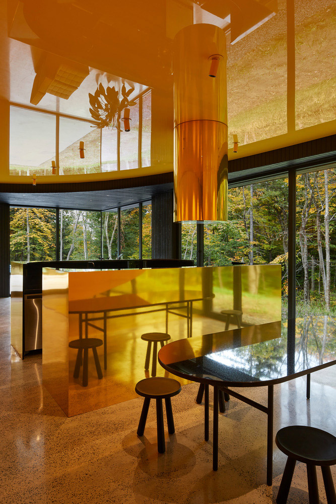 別墅設計,別墅設計案例,Jean Verville architectes,加拿大,國外別墅設計案例,別墅裝修,住宅設計,極簡風格別墅,酷黑,極簡美學,極簡主義,180㎡,森林景觀別墅