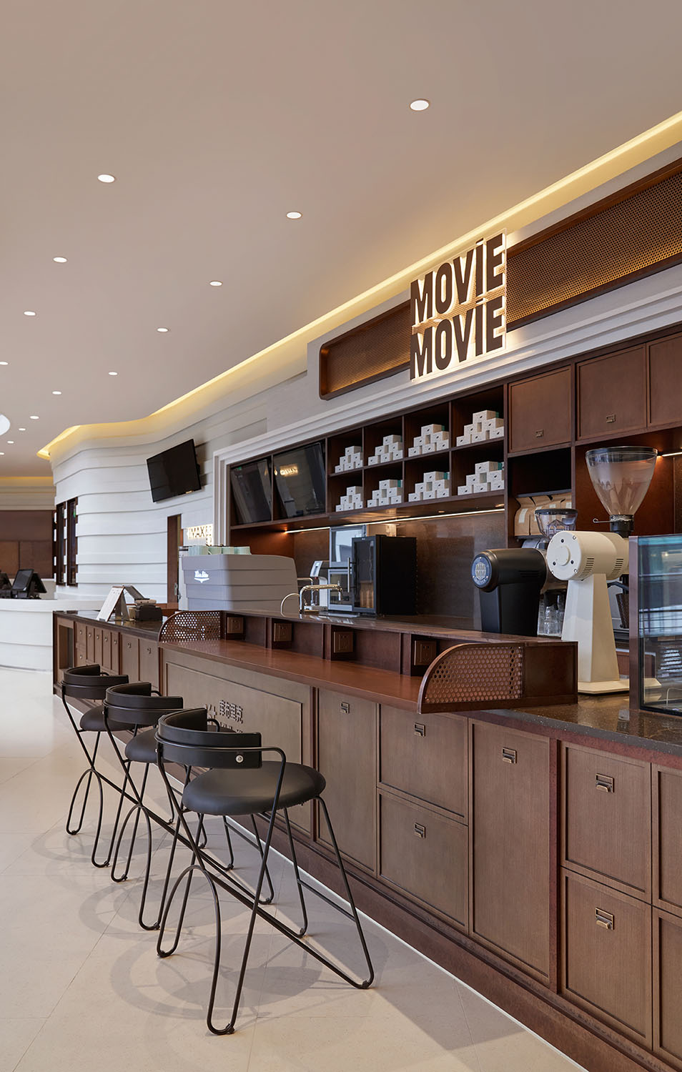 電影院設計,電影院設計方案,影院設計,百老彙MOViE MOViE影城,MOViE MOViE影城,百老彙影城改造設計,上海,上海MOViE MOViE影城,LUKSTUDIO芝作室,芝作室設計,陸穎芝