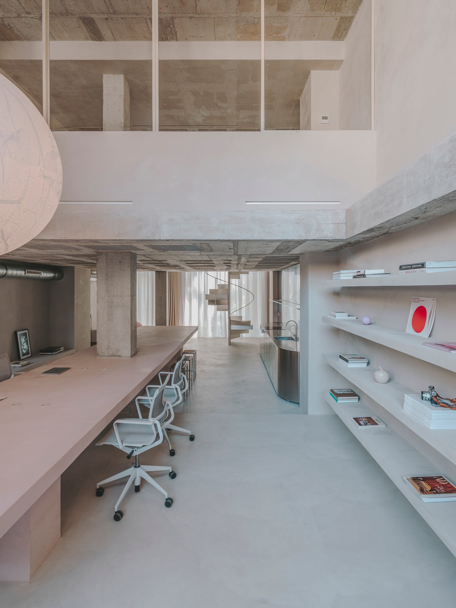 辦公室設計,辦公室改造,辦公室設計案例,Andrés Reisinger,設計公司辦公室,禪宗美學,中性色,微水泥