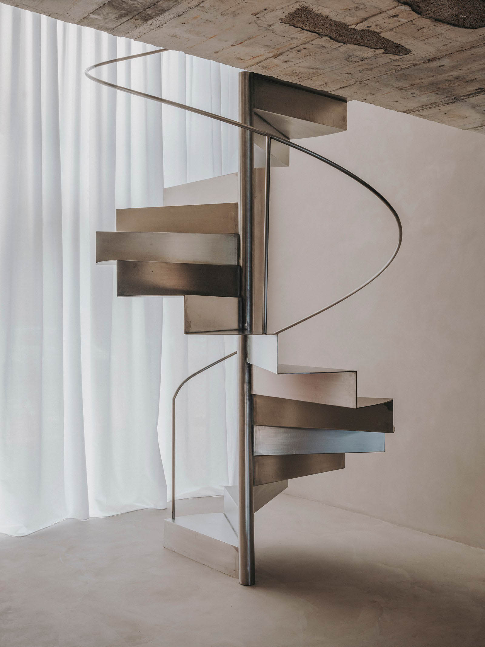 辦公室設計,辦公室改造,辦公室設計案例,Andrés Reisinger,設計公司辦公室,禪宗美學,中性色,微水泥