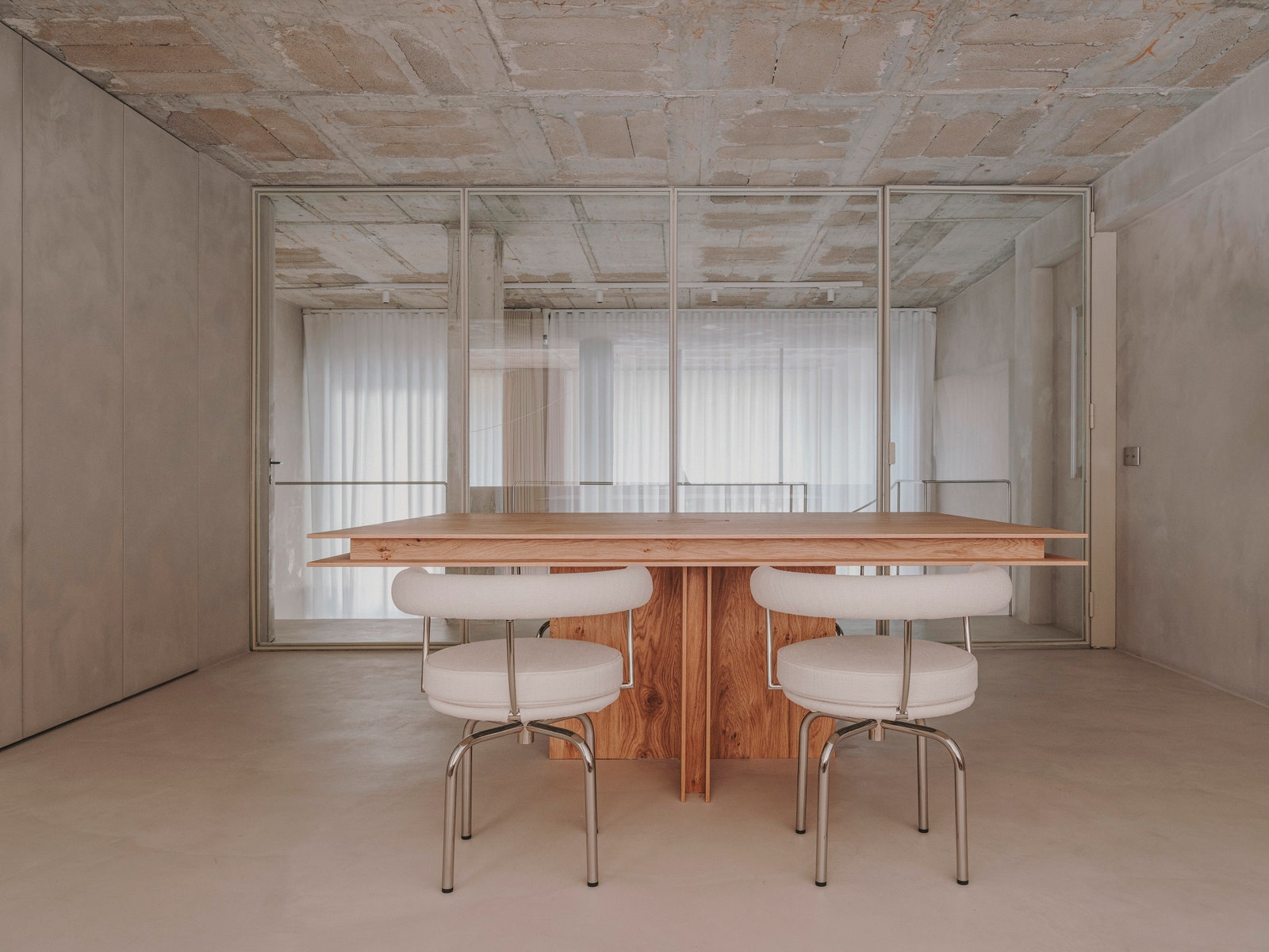 辦公室設計,辦公室改造,辦公室設計案例,Andrés Reisinger,設計公司辦公室,禪宗美學,中性色,微水泥
