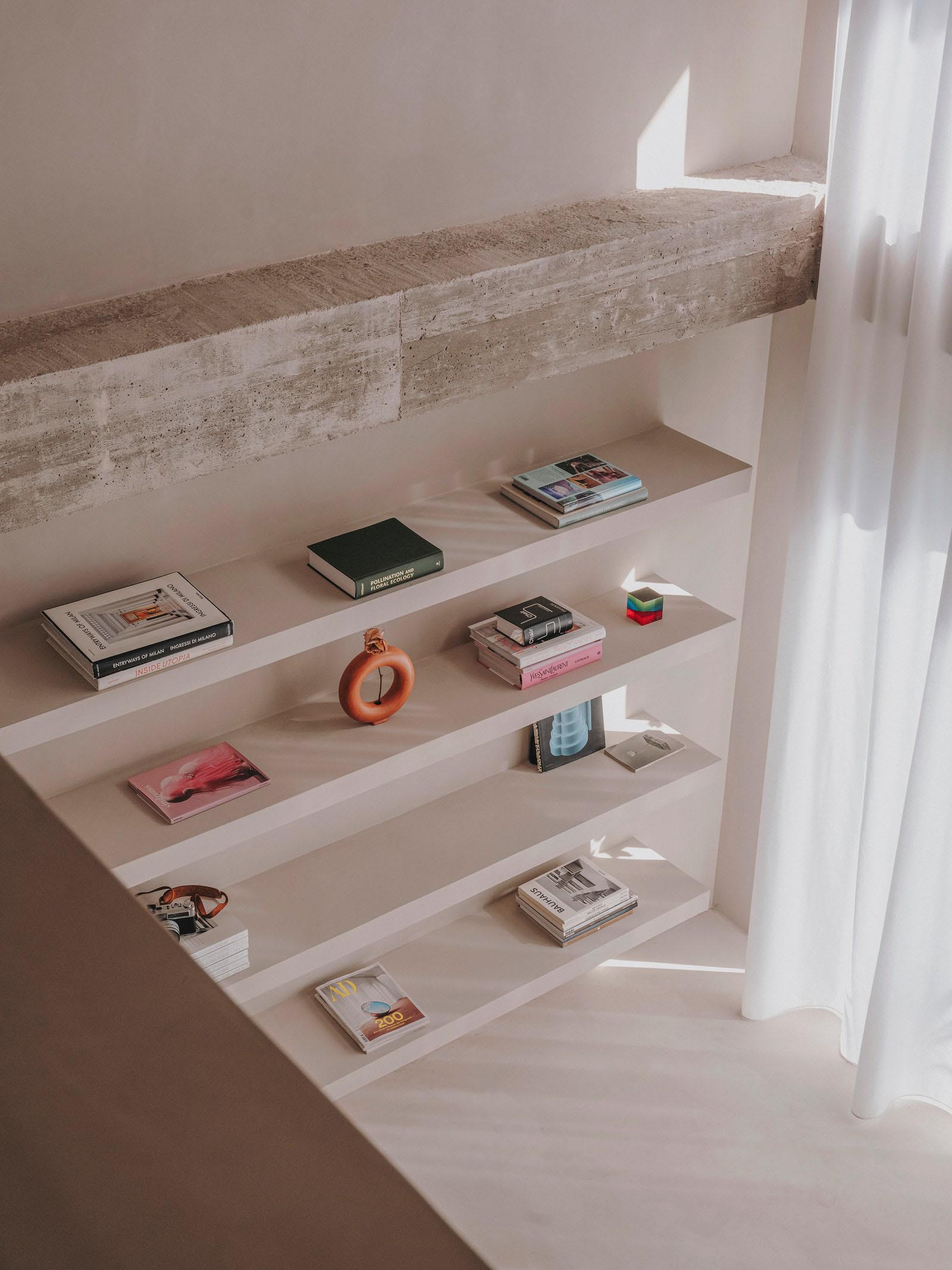 辦公室設計,辦公室改造,辦公室設計案例,Andrés Reisinger,設計公司辦公室,禪宗美學,中性色,微水泥