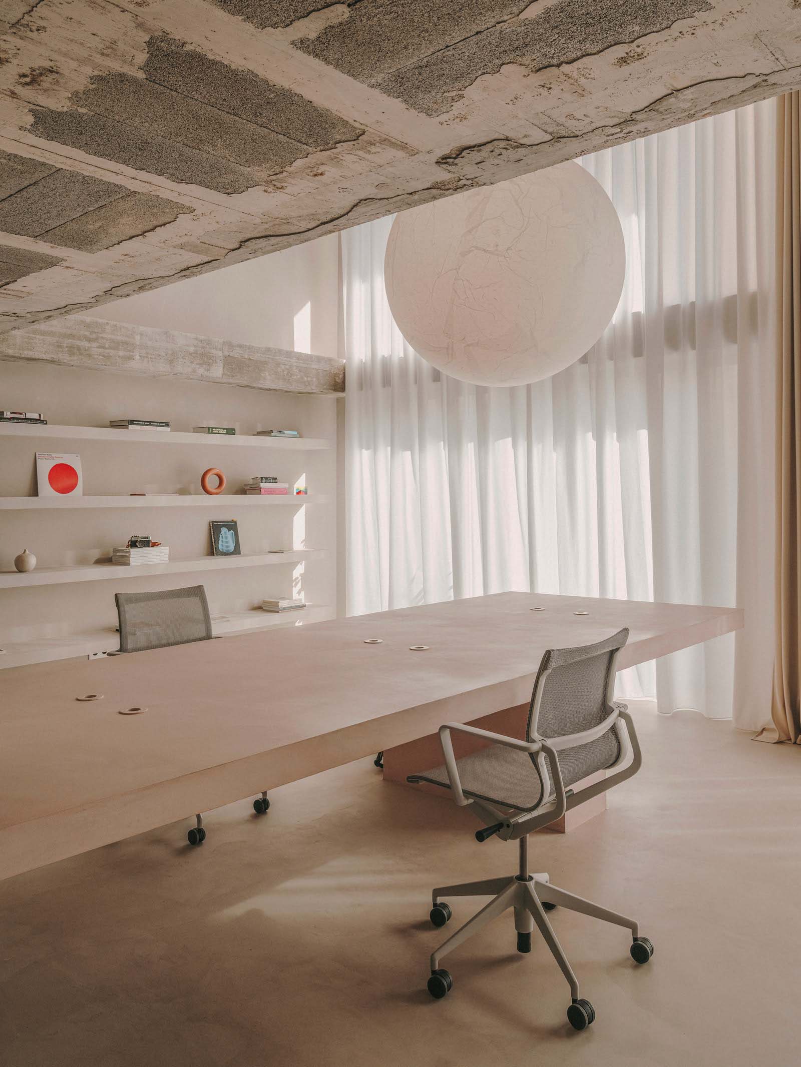 辦公室設計,辦公室改造,辦公室設計案例,Andrés Reisinger,設計公司辦公室,禪宗美學,中性色,微水泥