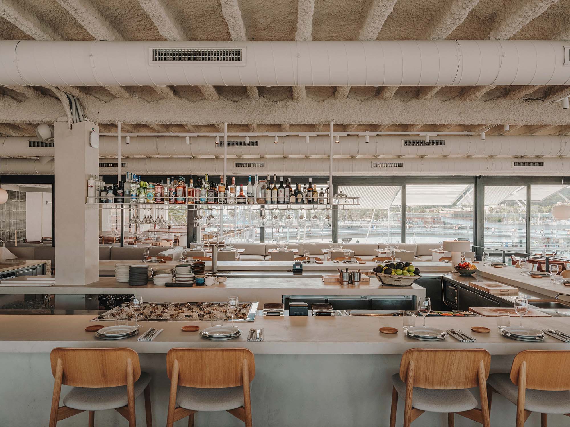 餐廳設計,Isern Serra Studio,休閑餐廳設計,巴塞羅那,現代風格餐廳設計案例,中性美學,海鮮酒吧餐廳