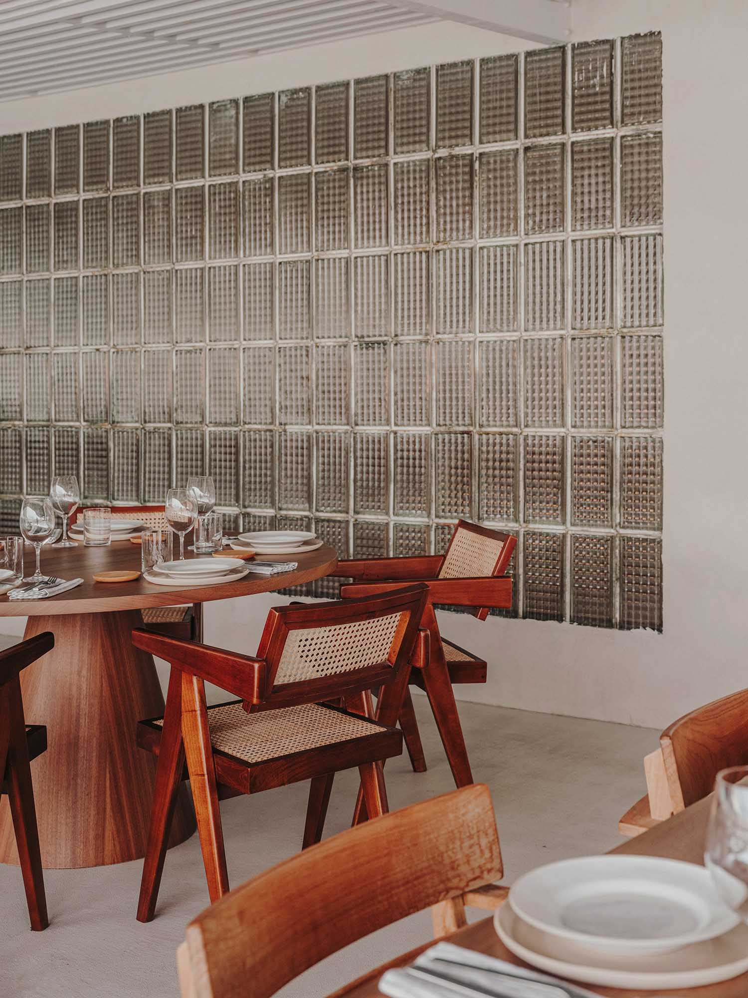 餐廳設計,Isern Serra Studio,休閑餐廳設計,巴塞羅那,現代風格餐廳設計案例,中性美學,海鮮酒吧餐廳