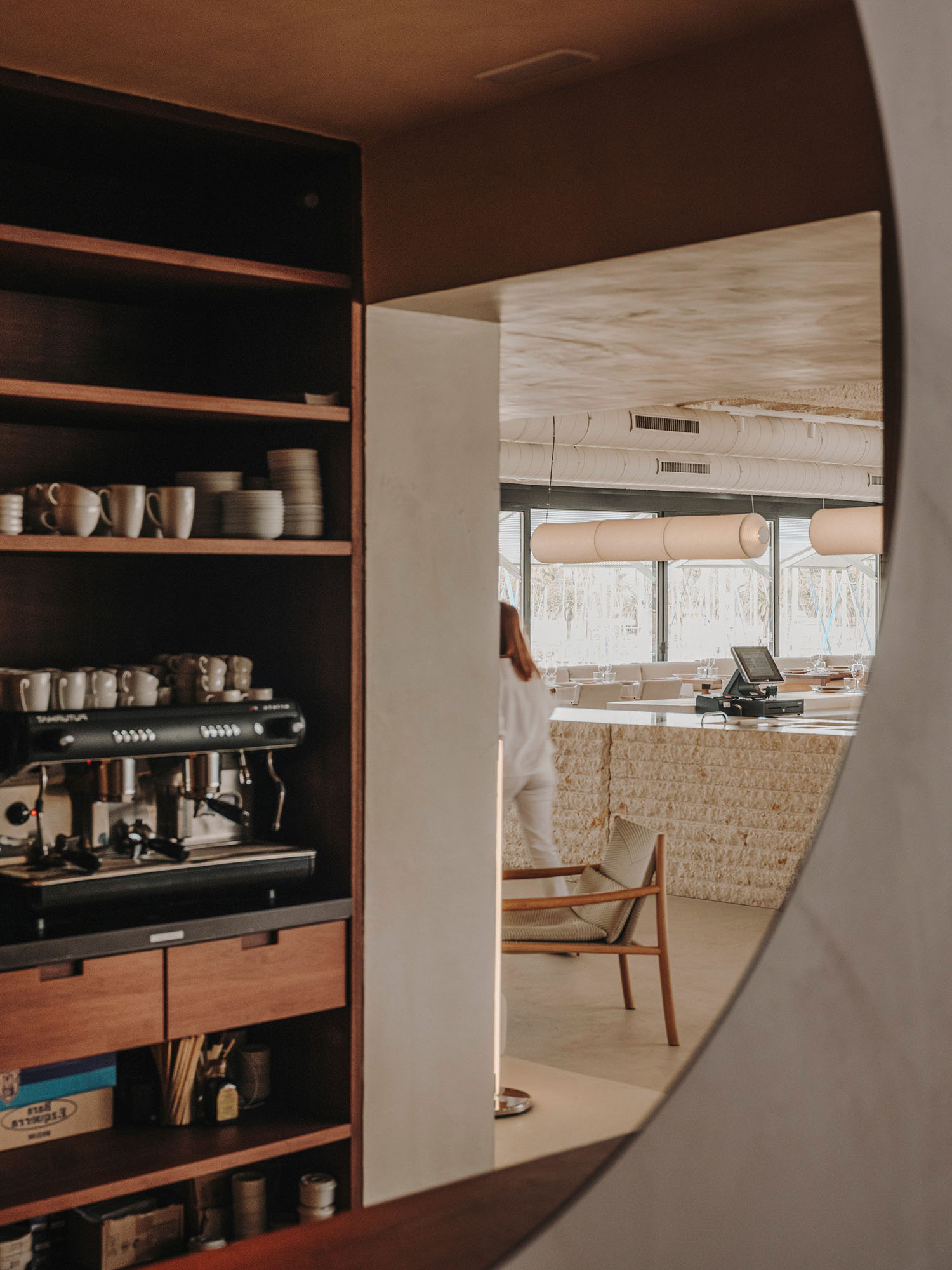 餐廳設計,Isern Serra Studio,休閑餐廳設計,巴塞羅那,現代風格餐廳設計案例,中性美學,海鮮酒吧餐廳