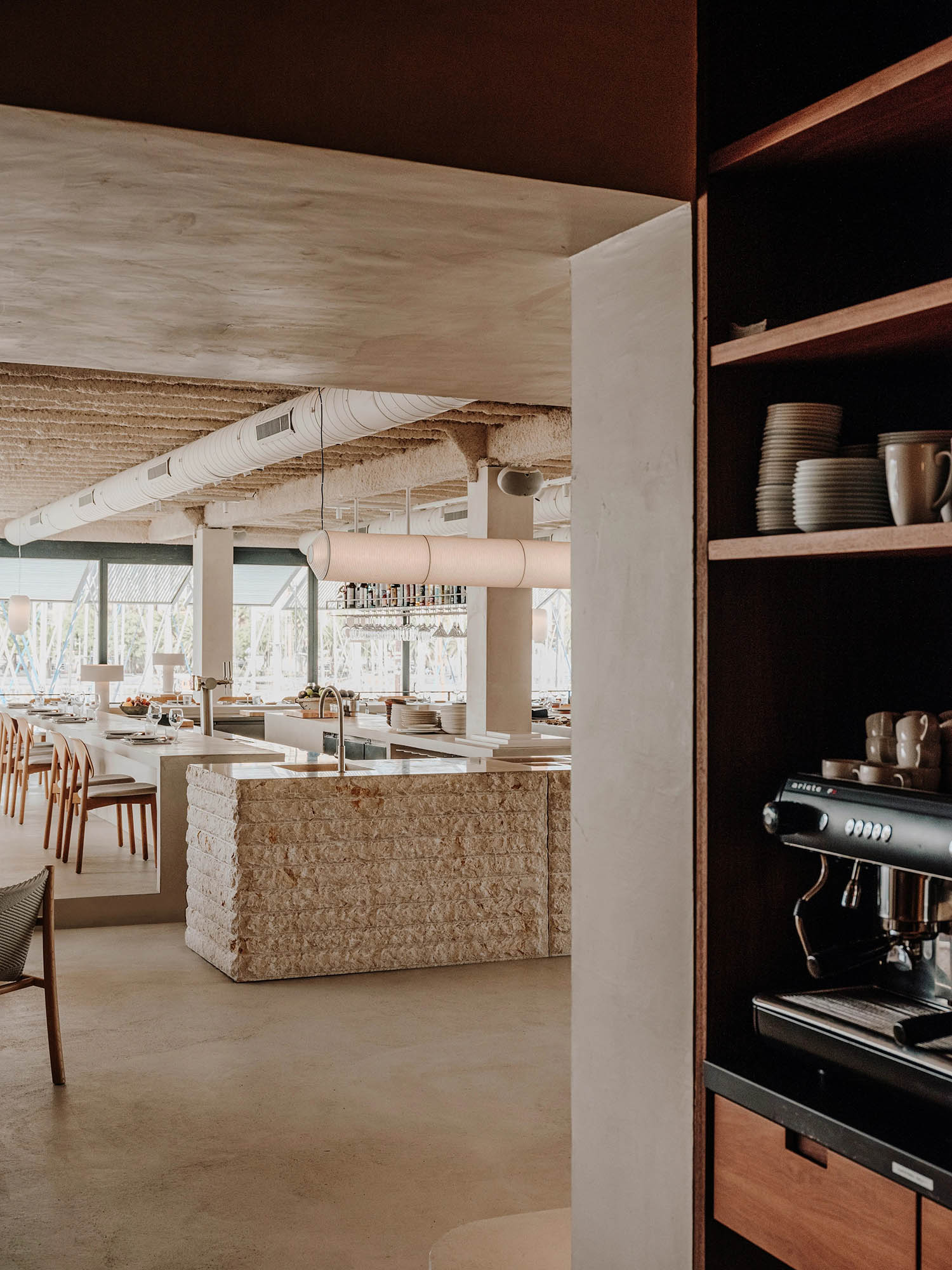 餐廳設計,Isern Serra Studio,休閑餐廳設計,巴塞羅那,現代風格餐廳設計案例,中性美學,海鮮酒吧餐廳