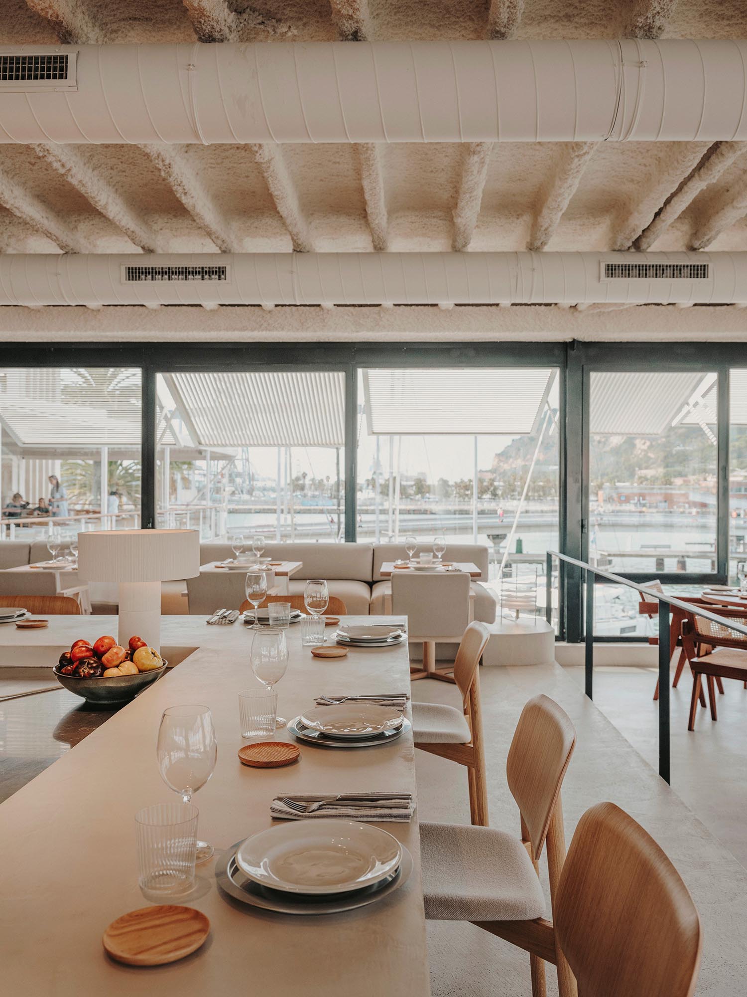 餐廳設計,Isern Serra Studio,休閑餐廳設計,巴塞羅那,現代風格餐廳設計案例,中性美學,海鮮酒吧餐廳