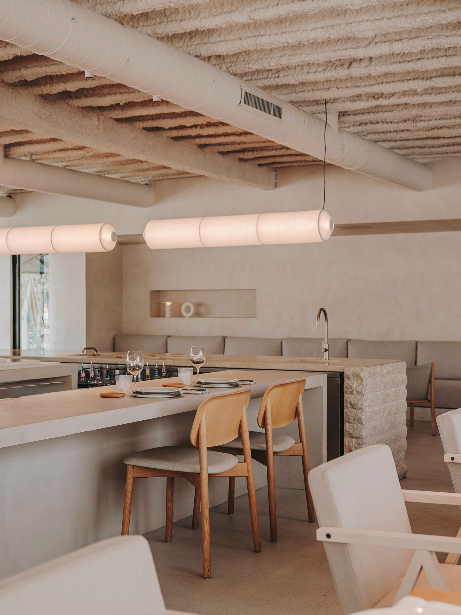 餐廳設計,Isern Serra Studio,休閑餐廳設計,巴塞羅那,現代風格餐廳設計案例,中性美學,海鮮酒吧餐廳