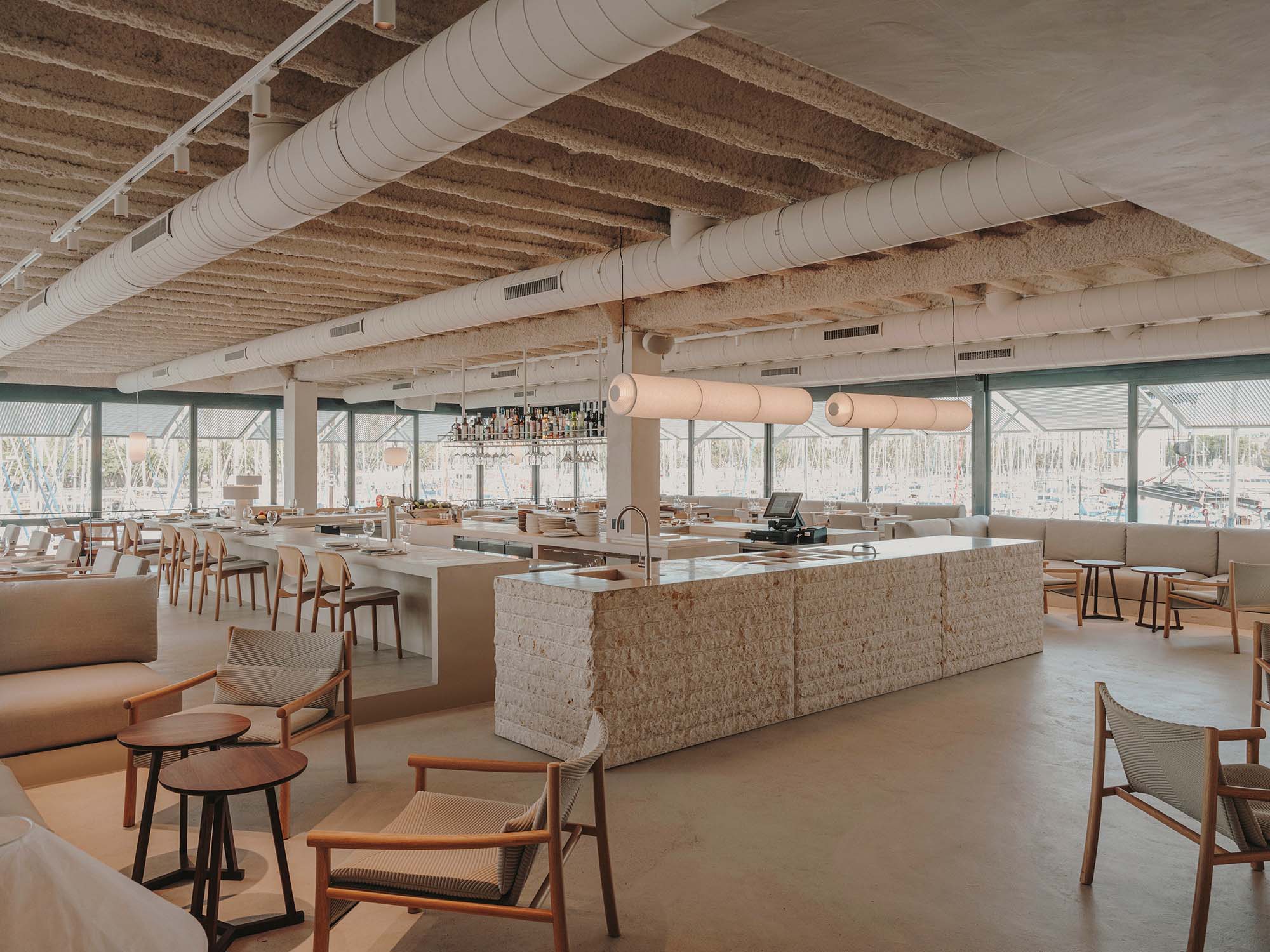 餐廳設計,Isern Serra Studio,休閑餐廳設計,巴塞羅那,現代風格餐廳設計案例,中性美學,海鮮酒吧餐廳