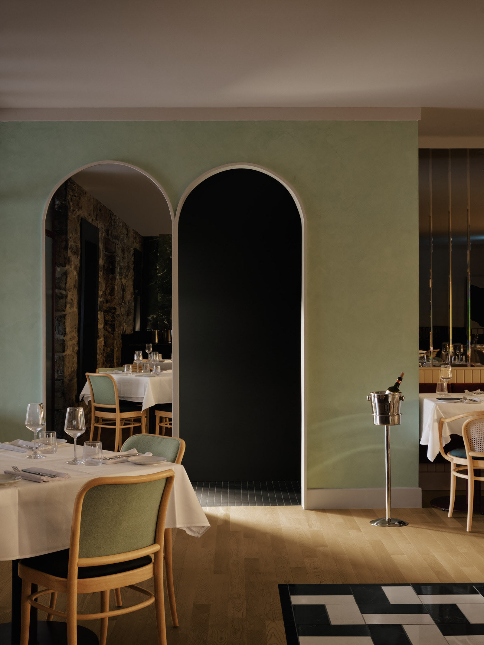 西餐廳設計,Isern Serra Studio,休閑餐廳設計,蒙特利爾,現代風格餐廳設計案例,酒吧餐廳