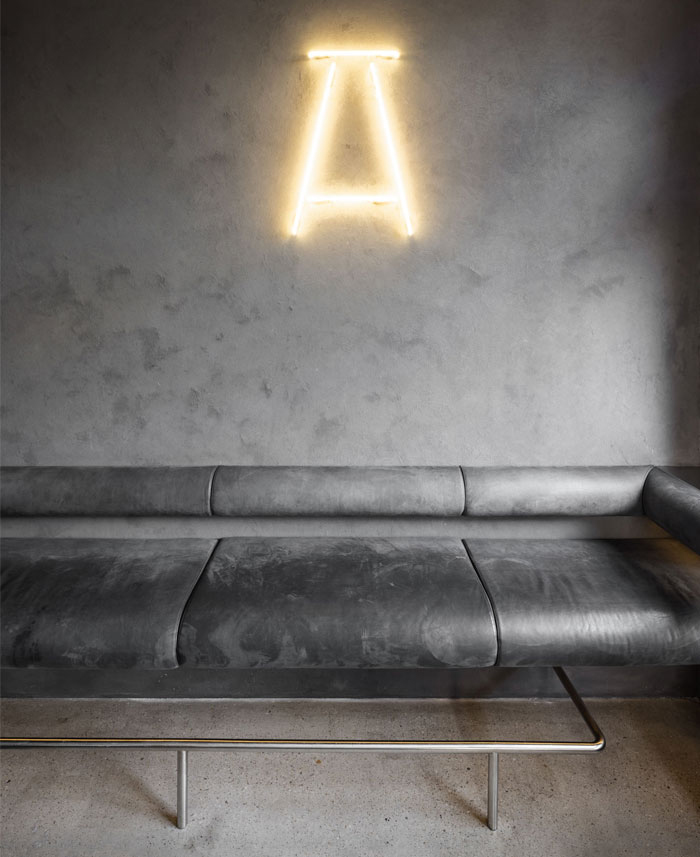 酒吧設計,Martin Skoček,Bar AFTER,斯洛伐克,酒吧設計案例,工業風,極簡風格酒吧