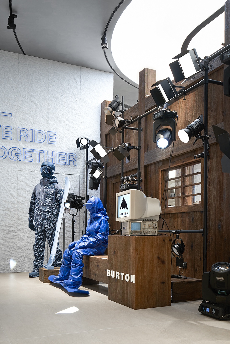 BURTON,成都BURTON,滑雪服裝店設計,商店設計,零售店設計,服裝零售店設計,服裝店設計,BURTON旗艦店,成都,SA&BOO Studio