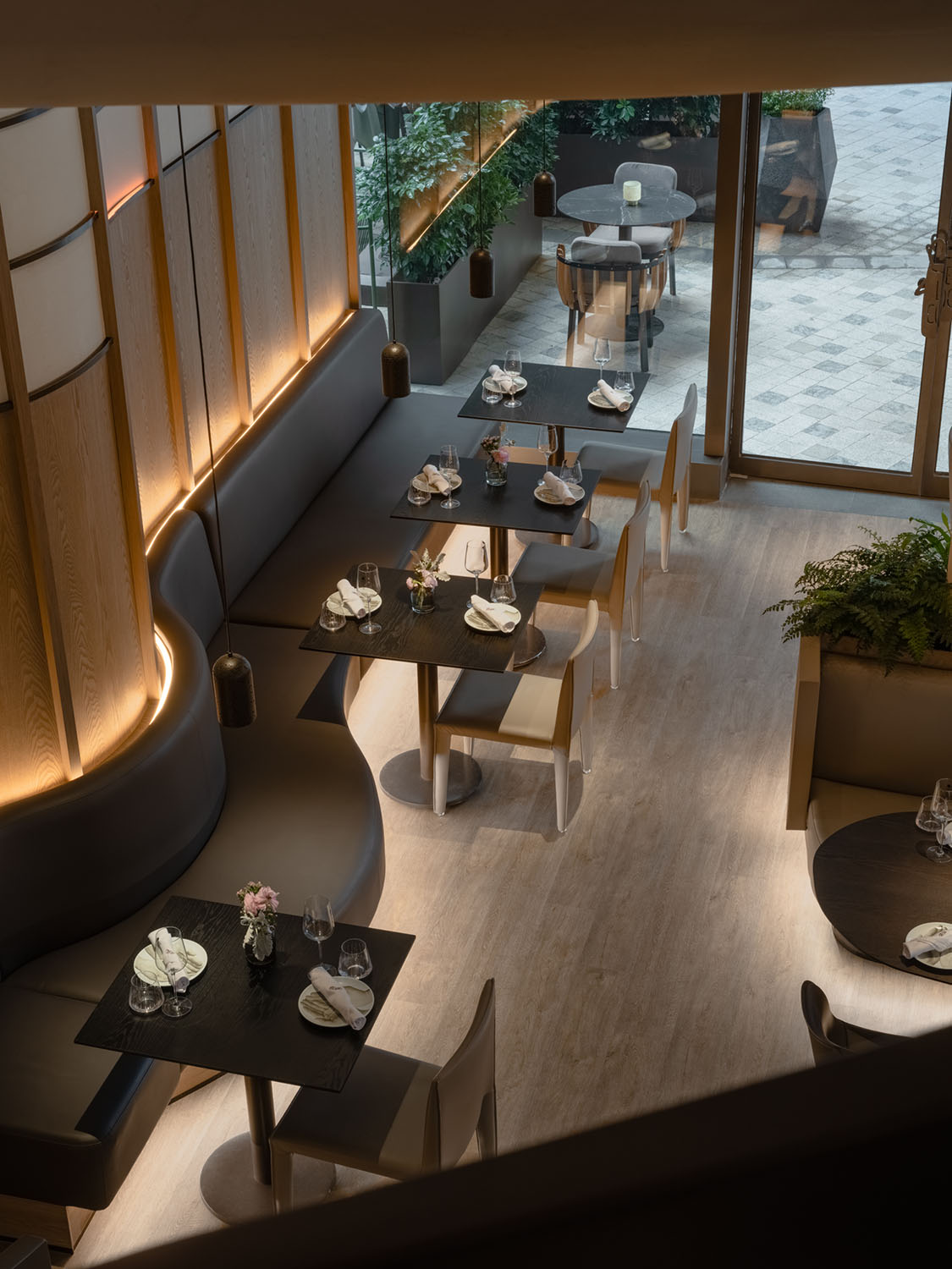 酒吧設計,餐飲空間,餐吧設計,西安酒吧設計,西安餐吧設計,Le Coq餐酒吧,西餐廳設計案例,酒吧設計案例,餐吧設計案例,Le Coq,上海Le Coq,Le Coq Wine,RooMoo Design Studio,RooMoo