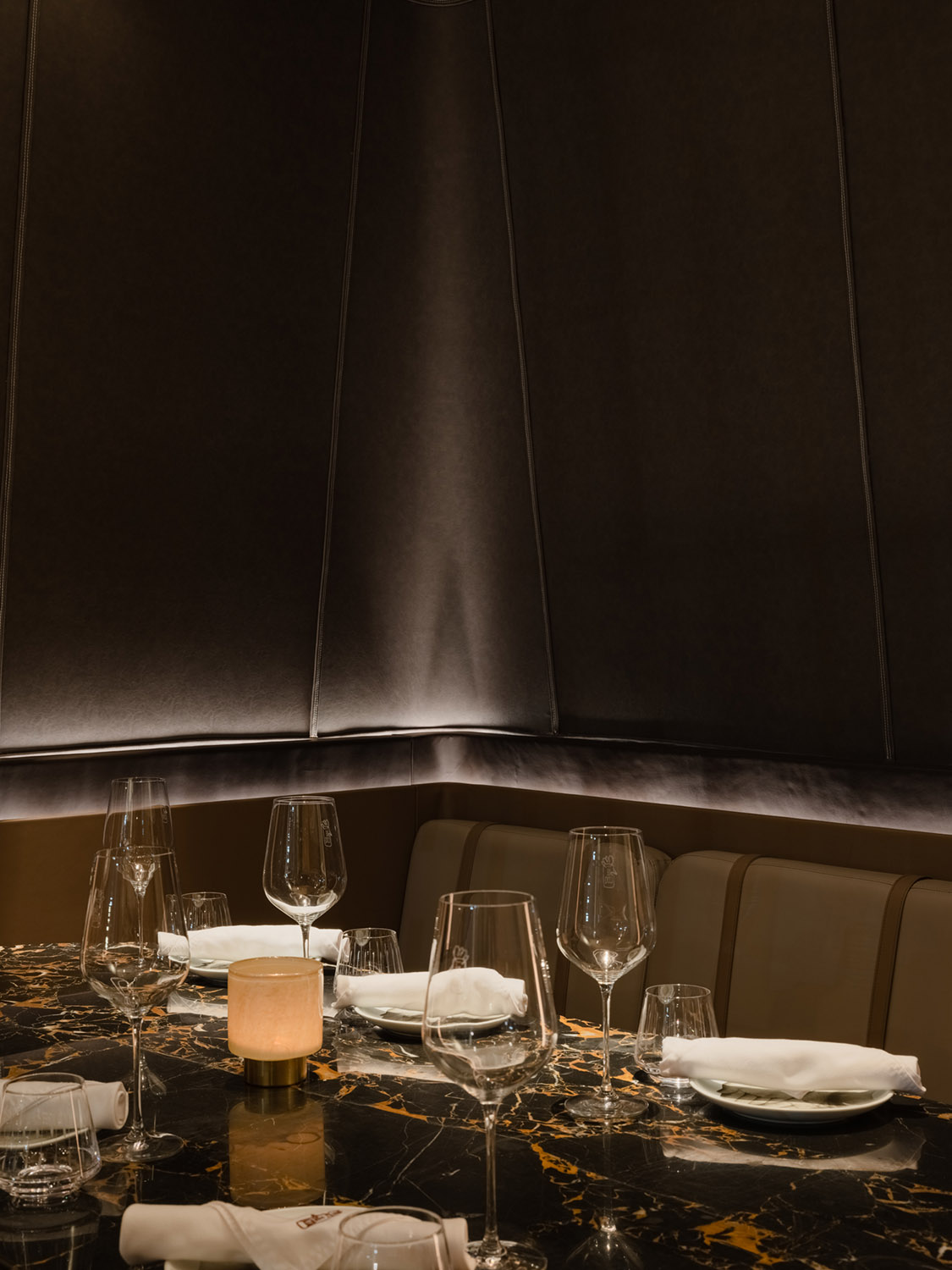 酒吧設計,餐飲空間,餐吧設計,西安酒吧設計,西安餐吧設計,Le Coq餐酒吧,西餐廳設計案例,酒吧設計案例,餐吧設計案例,Le Coq,上海Le Coq,Le Coq Wine,RooMoo Design Studio,RooMoo