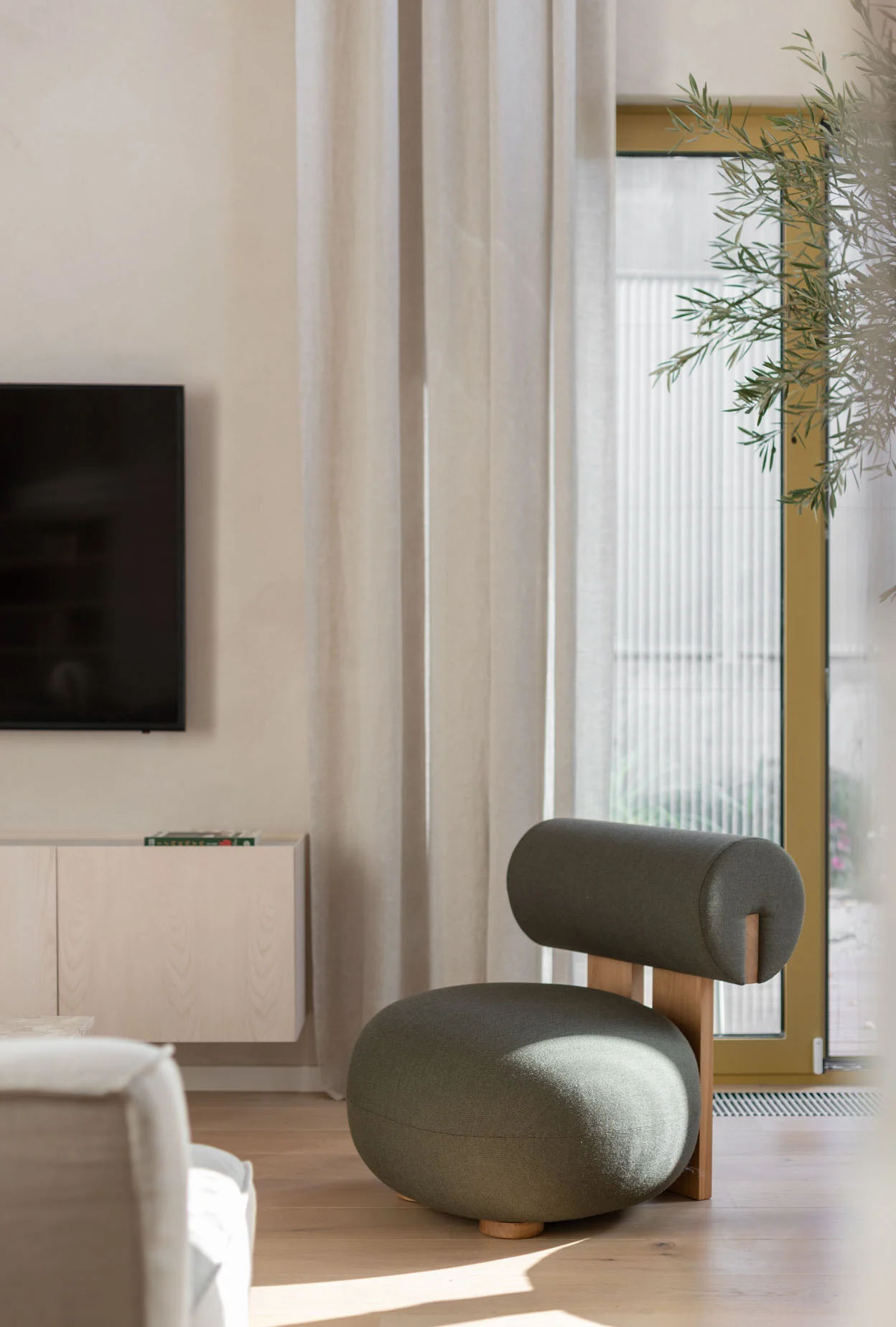 閣樓,住宅設計案例,Ioka Design,120㎡,侘寂風格,閣樓公寓,布加勒斯特,Wabi-sabi