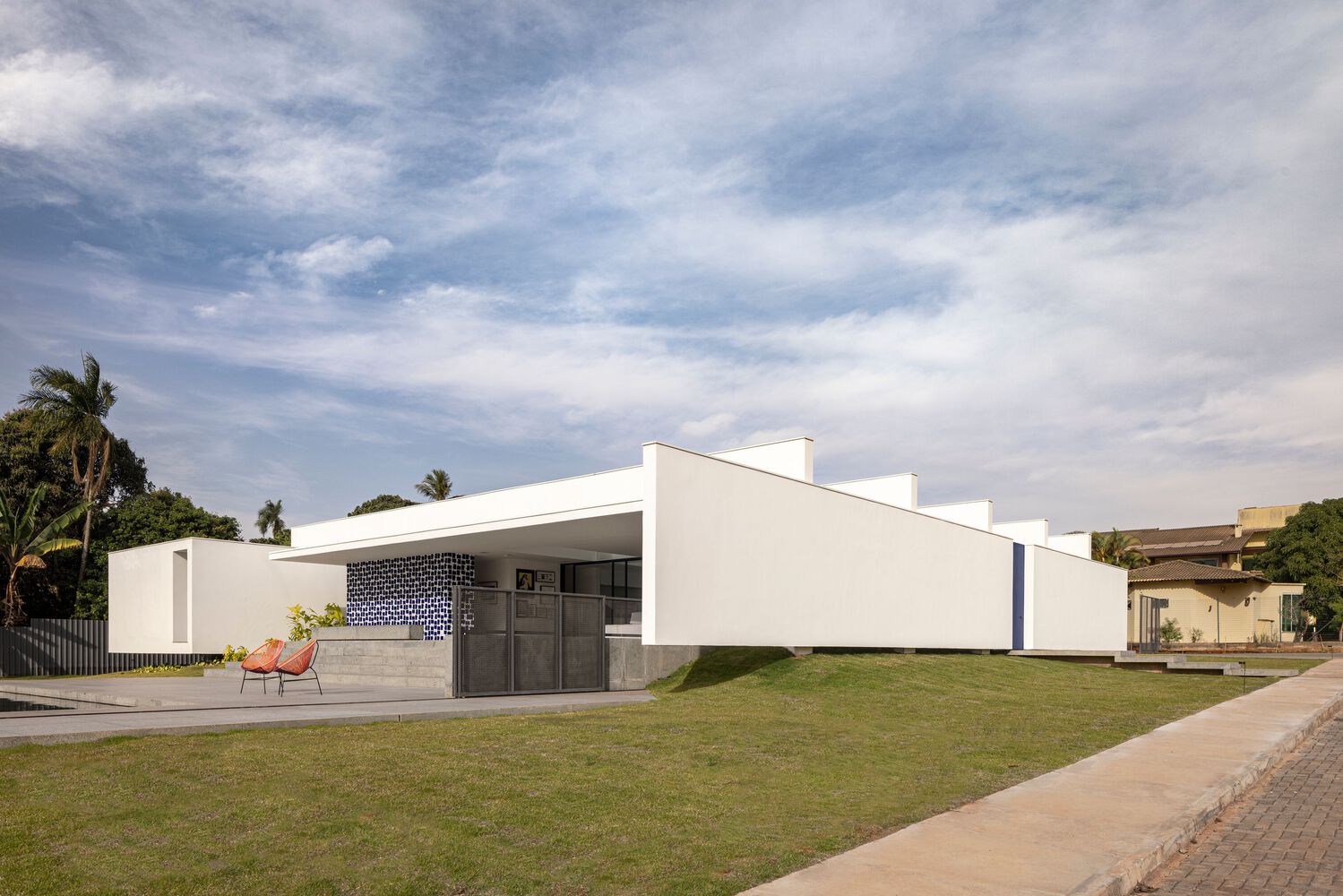 別墅設計,住宅設計案例,BLOCO Arquitetos,巴西,國外別墅設計案例,600㎡,景觀別墅,畫廊住宅