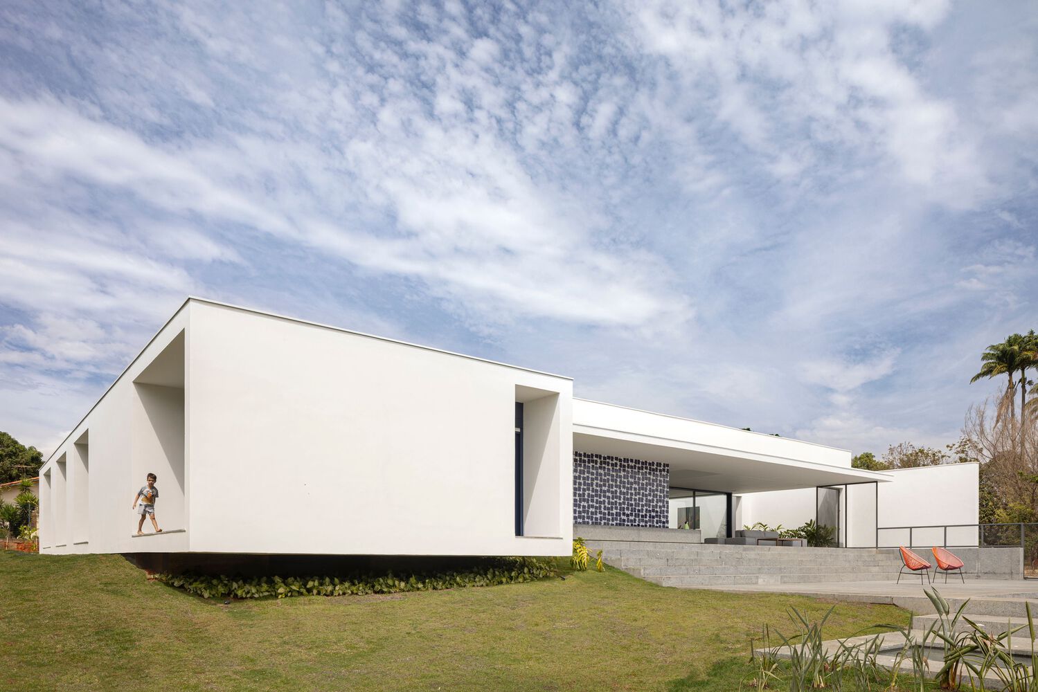 別墅設計,住宅設計案例,BLOCO Arquitetos,巴西,國外別墅設計案例,600㎡,景觀別墅,畫廊住宅