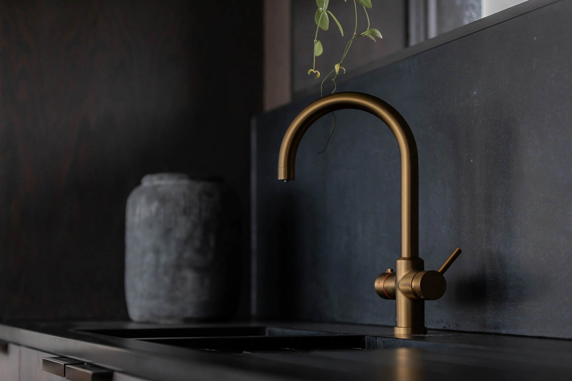 別墅設計,別墅設計案例,Koto Design,英國,國外別墅設計案例,別墅裝修,度假別墅,微水泥,206㎡,海景別墅