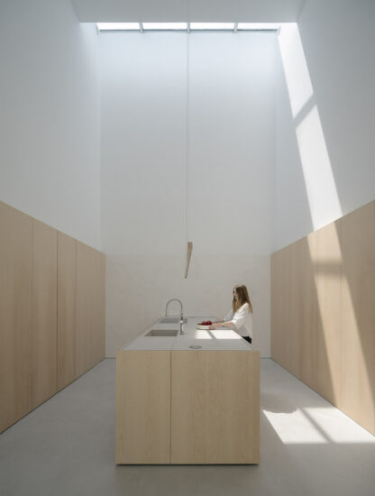 NOARQ｜700㎡，葡萄牙聖蒂爾索白色+原木色極簡風格別墅