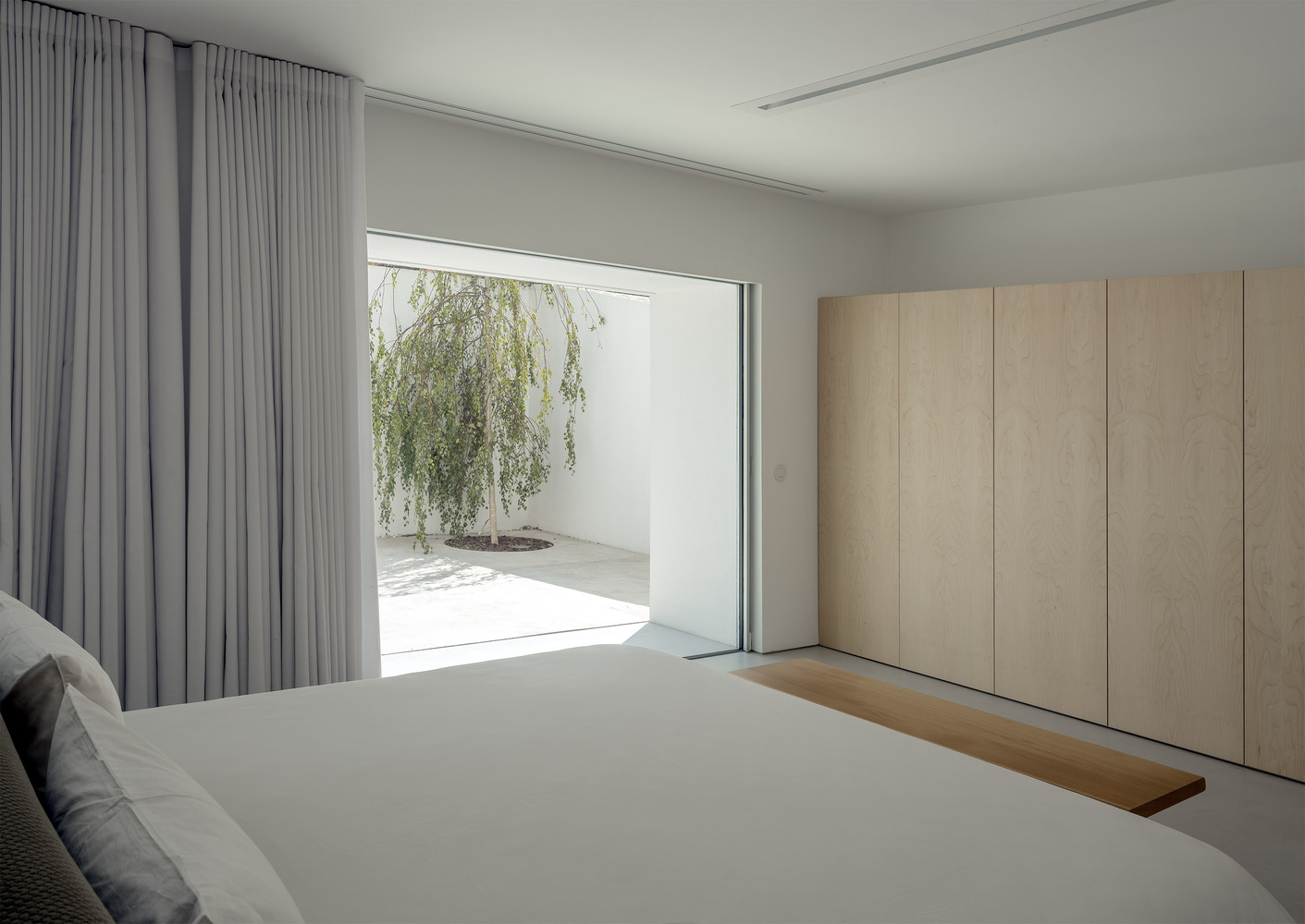 別墅設計,別墅設計案例,NOARQ,葡萄牙,國外別墅設計案例,別墅裝修,945㎡,白色別墅,原木色,極簡風格