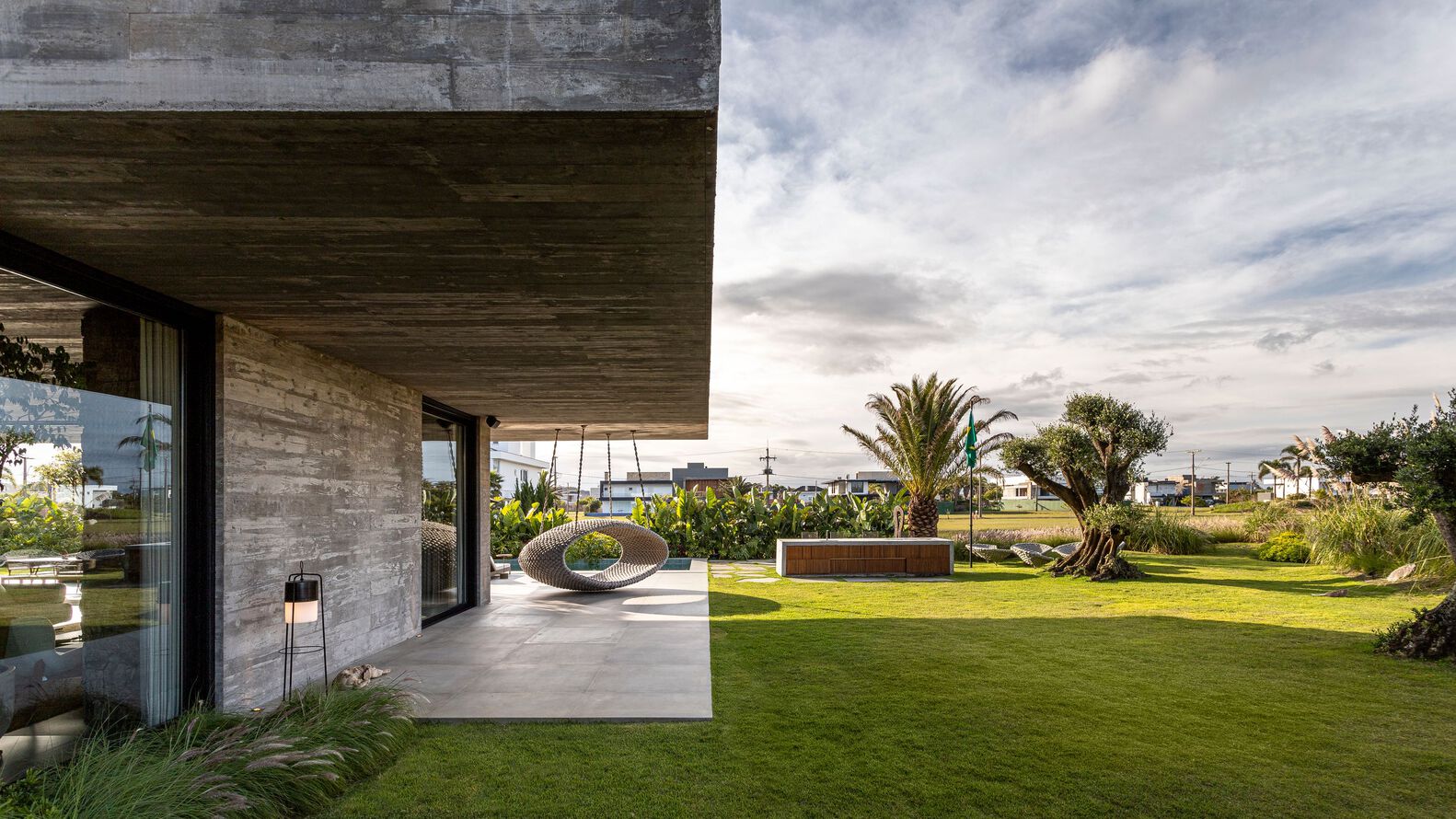 別墅設計,別墅設計案例,Vitório Ecker,巴西,國外別墅設計案例,別墅裝修,野獸派風格,景觀別墅