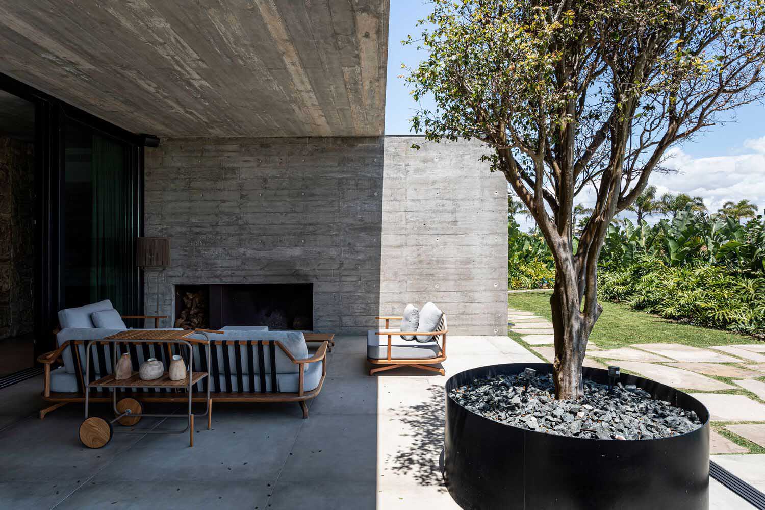 別墅設計,別墅設計案例,Vitório Ecker,巴西,國外別墅設計案例,別墅裝修,野獸派風格,景觀別墅