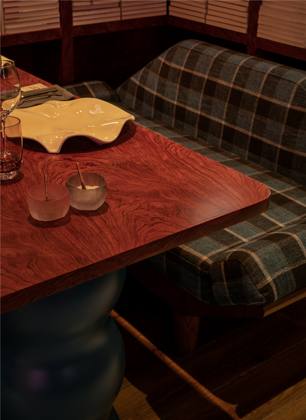 餐廳設計,休閑餐廳設計,主題餐廳設計,餐廳設計案例,餐廳設計方案,Luneurs Alunissage國金店,上海,hcreates罕創建築設計