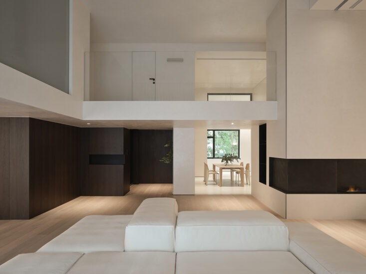 八荒設計 | 上海420㎡複式公寓，梧桐樹下的靜謐生活