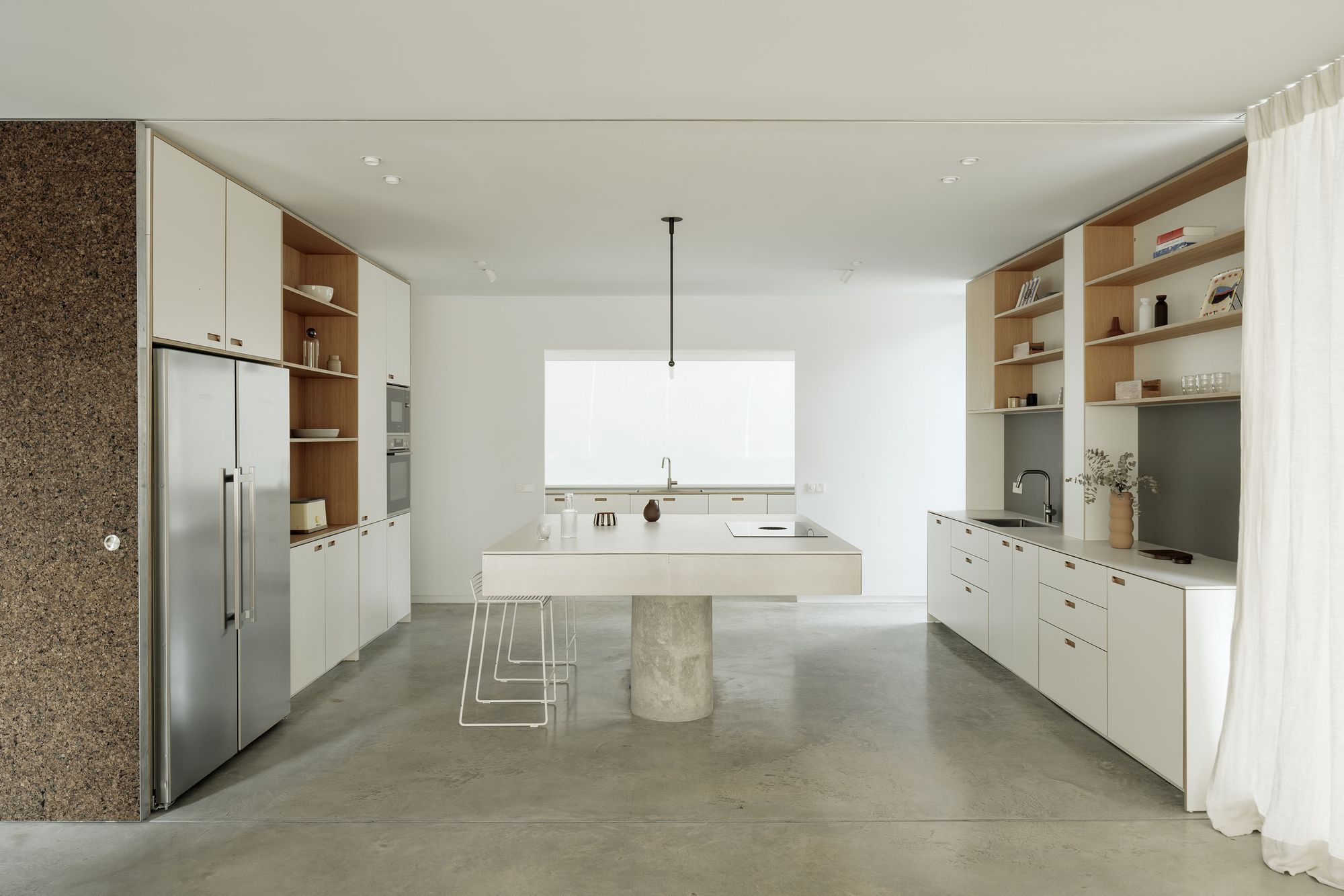 別墅設計,EME157,鄉村別墅,國外別墅設計案例,西班牙,馬德裏,別墅庭院設計,白色極簡風格別墅