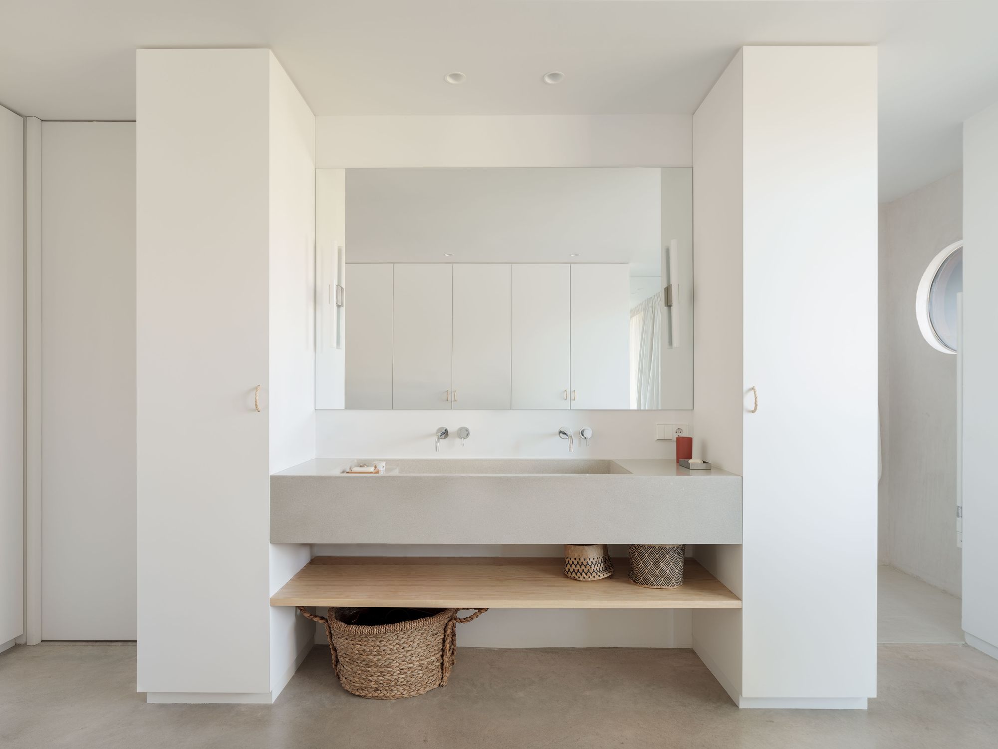 別墅設計,EME157,鄉村別墅,國外別墅設計案例,西班牙,馬德裏,別墅庭院設計,白色極簡風格別墅