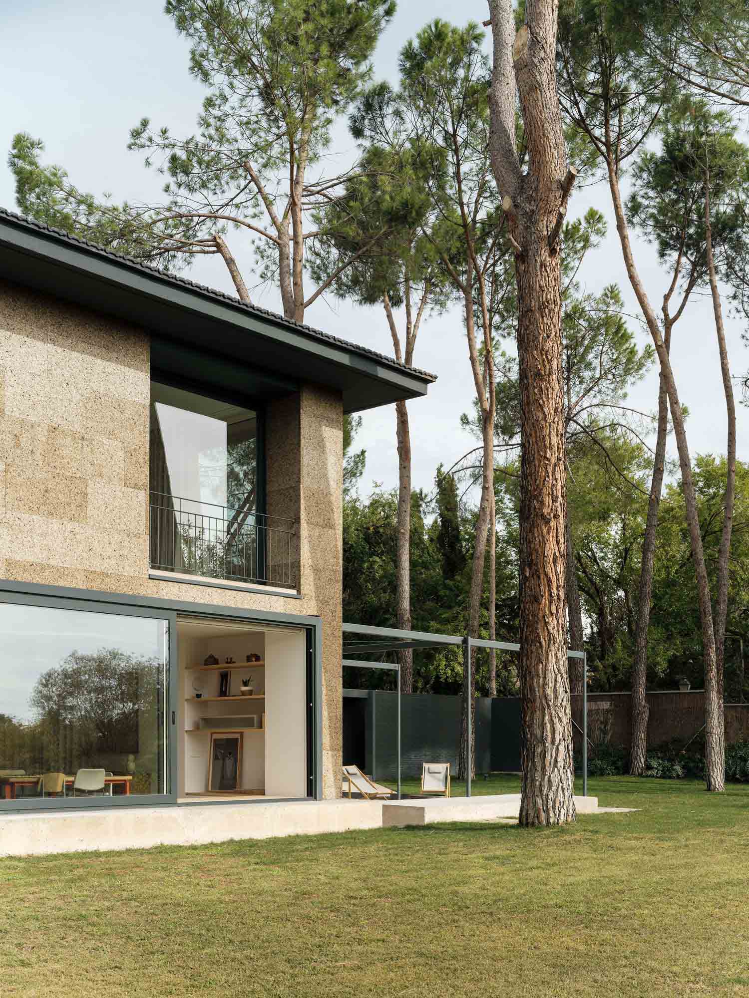 別墅設計,EME157,鄉村別墅,國外別墅設計案例,西班牙,馬德裏,別墅庭院設計,白色極簡風格別墅