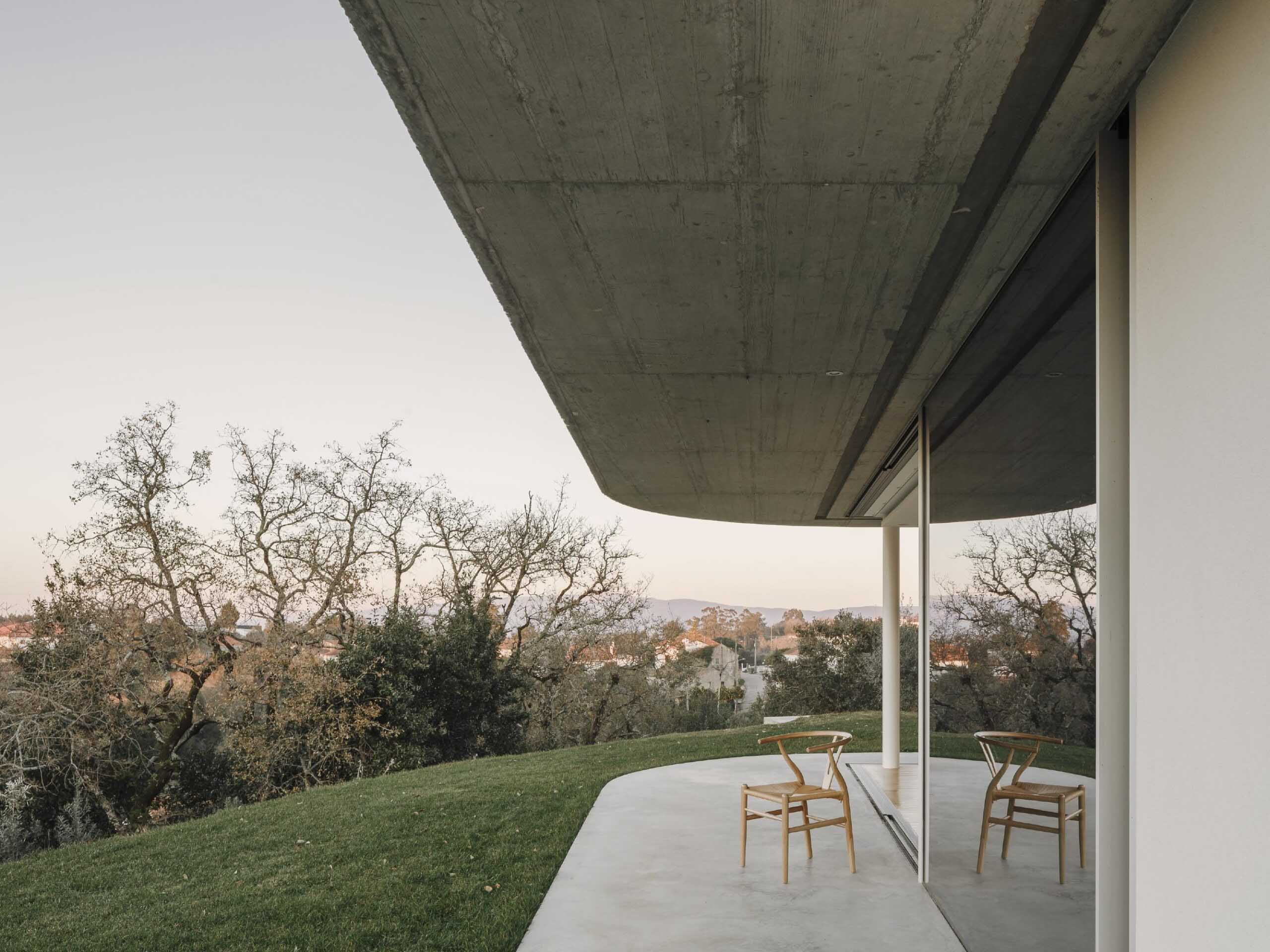 別墅設計,別墅設計案例,Bruno Dias,葡萄牙,國外別墅設計案例,別墅裝修,平層別墅,混凝土,野獸派風格,極簡風格