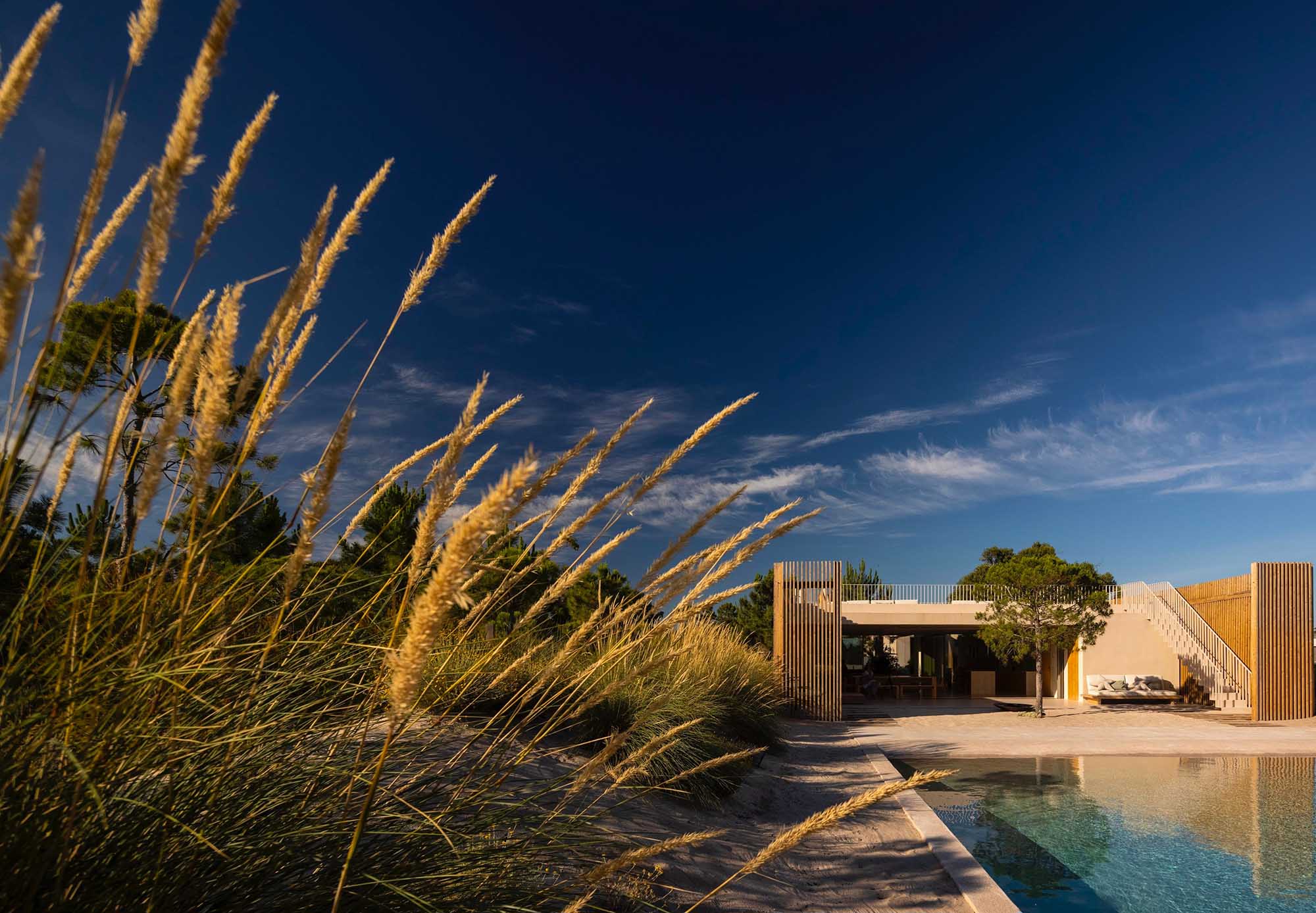 別墅設計,別墅設計案例,Welcome Beyond,葡萄牙,國外別墅設計案例,別墅裝修,海景別墅,開放式布局,400㎡