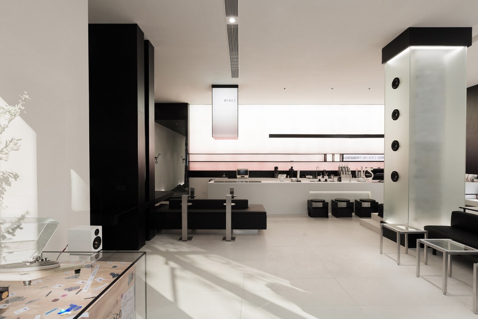 街邊咖啡店設計,咖啡店設計,咖啡店設計案例,咖啡店設計方案,服裝店設計,零售店設計,商店設計,常州,MORE I,艾得設計事務所