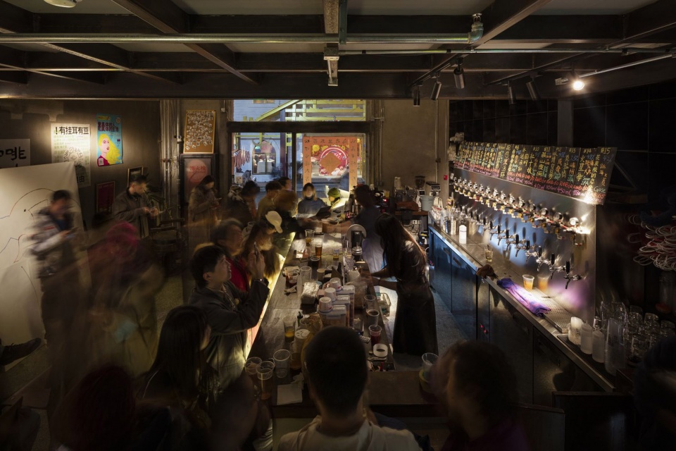 酒吧設計,酒吧設計案例,現代風格酒吧設計,咖啡廳設計,咖啡廳設計案例,咖啡廳裝修,輕改造嵌入美發廳的咖啡酒吧,北京,DAGA大觀建築設計