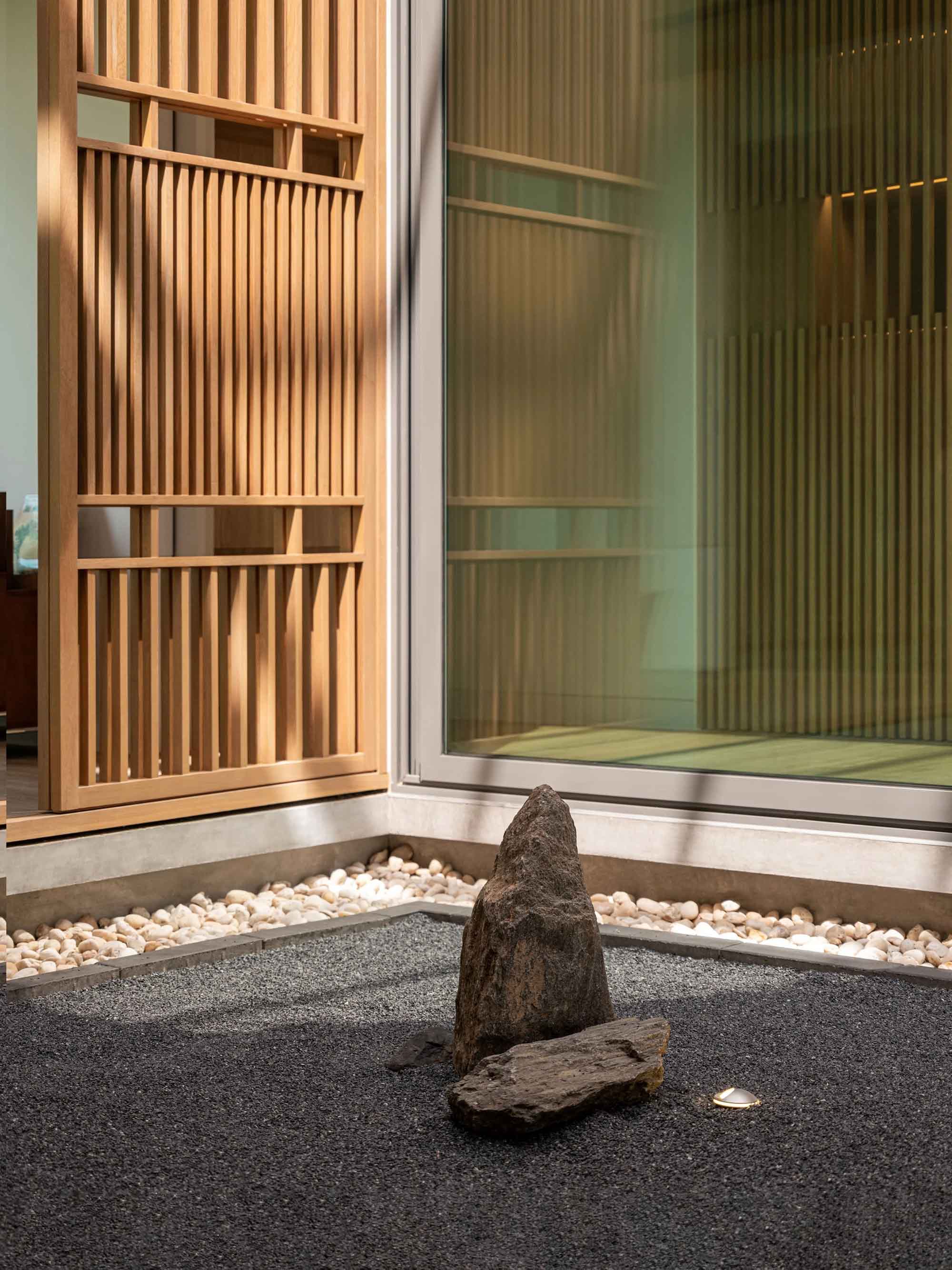 別墅設計,別墅設計案例,AOMO,Architecture of My Own,國外別墅設計案例,別墅裝修,庭院別墅,枯山水,泰國,曼穀