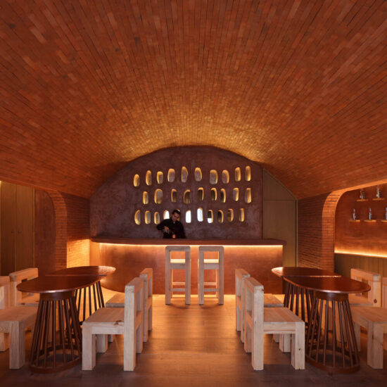 Arquitectura y Diseño | 70㎡，墨西哥紅磚結構洞穴式蒸餾酒酒吧