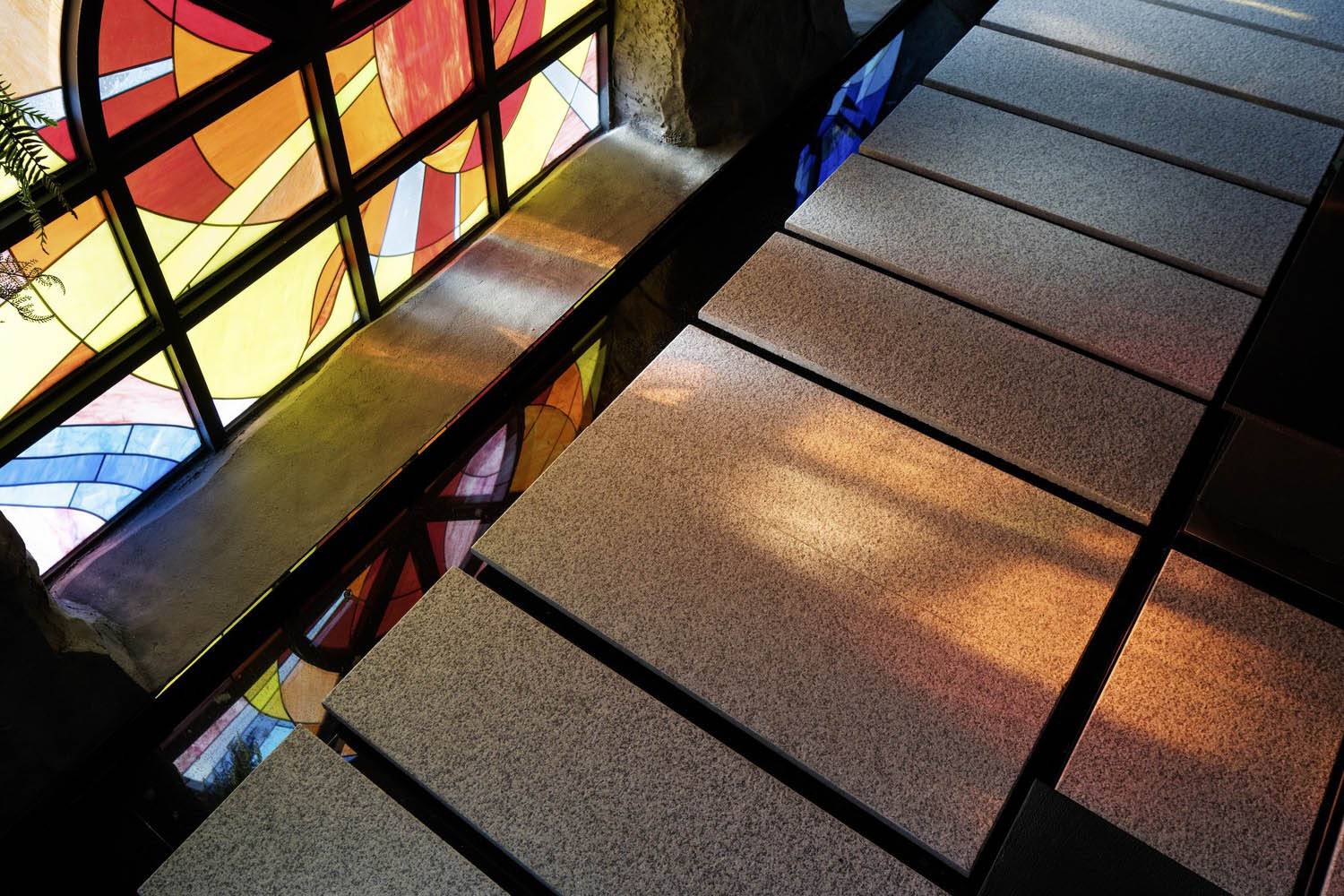 NONE SPACE,首爾,咖啡廳設計案例,咖啡廳裝修,MADE LIM 咖啡廳,教堂改造,咖啡廳設計方案,建築改造