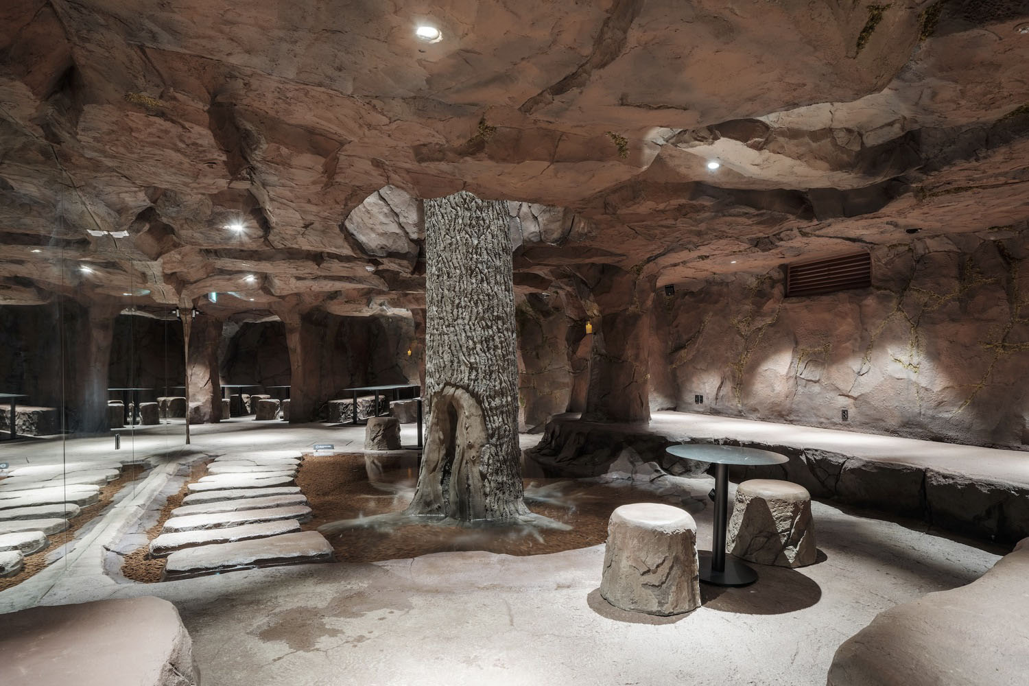 NONE SPACE,首爾,咖啡廳設計案例,咖啡廳裝修,MADE LIM 咖啡廳,教堂改造,咖啡廳設計方案,建築改造