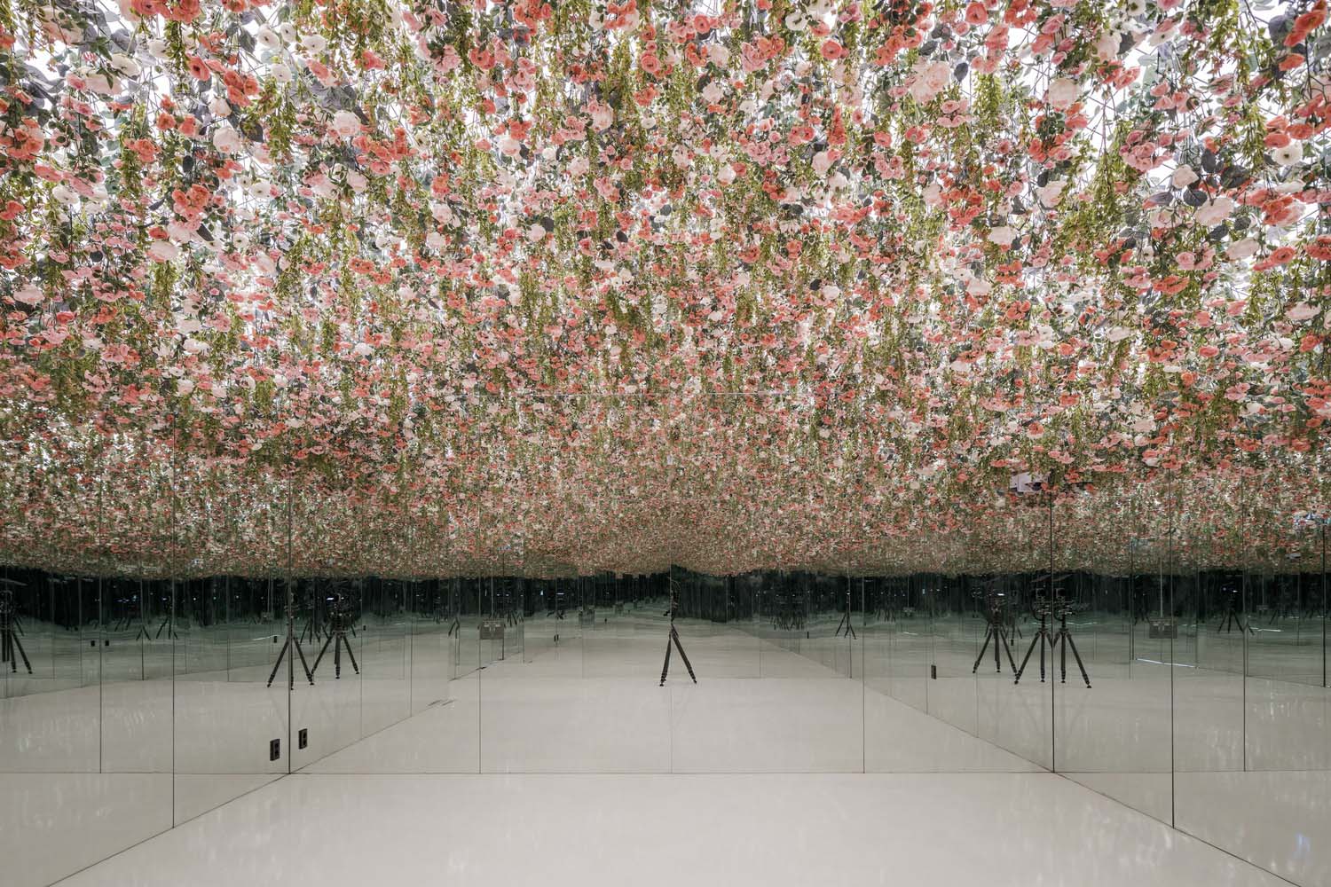 NONE SPACE,首爾,咖啡廳設計案例,咖啡廳裝修,MADE LIM 咖啡廳,教堂改造,咖啡廳設計方案,建築改造