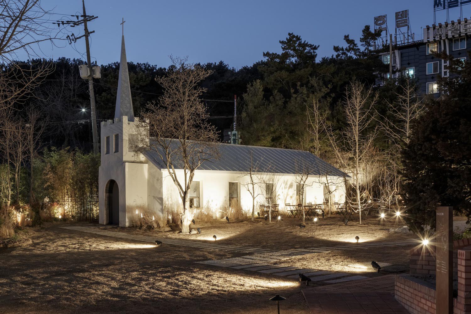 NONE SPACE,首爾,咖啡廳設計案例,咖啡廳裝修,MADE LIM 咖啡廳,教堂改造,咖啡廳設計方案,建築改造