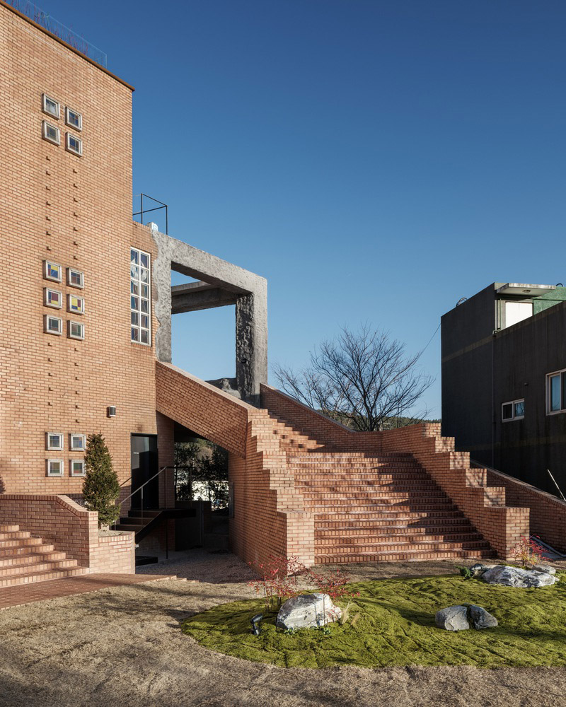 NONE SPACE,首爾,咖啡廳設計案例,咖啡廳裝修,MADE LIM 咖啡廳,教堂改造,咖啡廳設計方案,建築改造