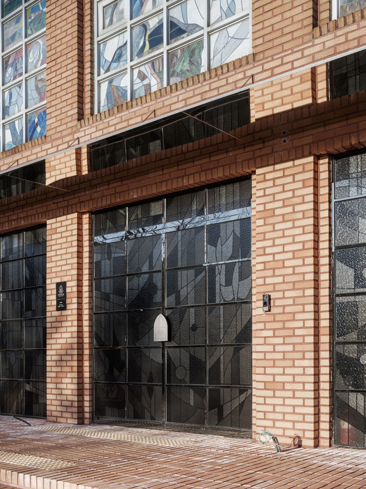 NONE SPACE,首爾,咖啡廳設計案例,咖啡廳裝修,MADE LIM 咖啡廳,教堂改造,咖啡廳設計方案,建築改造