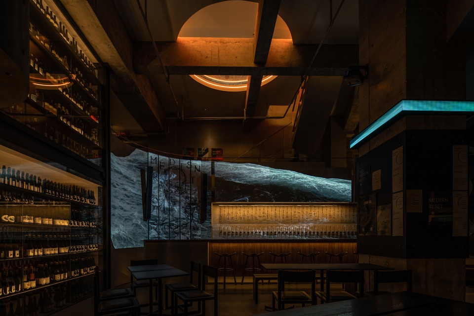 酒吧設計,酒吧設計案例,現代風格酒吧設計,酒吧設計方案,酒吧裝修,酒館設計,主題酒吧設計,主題空間設計,成都,MEDISN·RESET藥廠精釀酒吧,季意空間設計